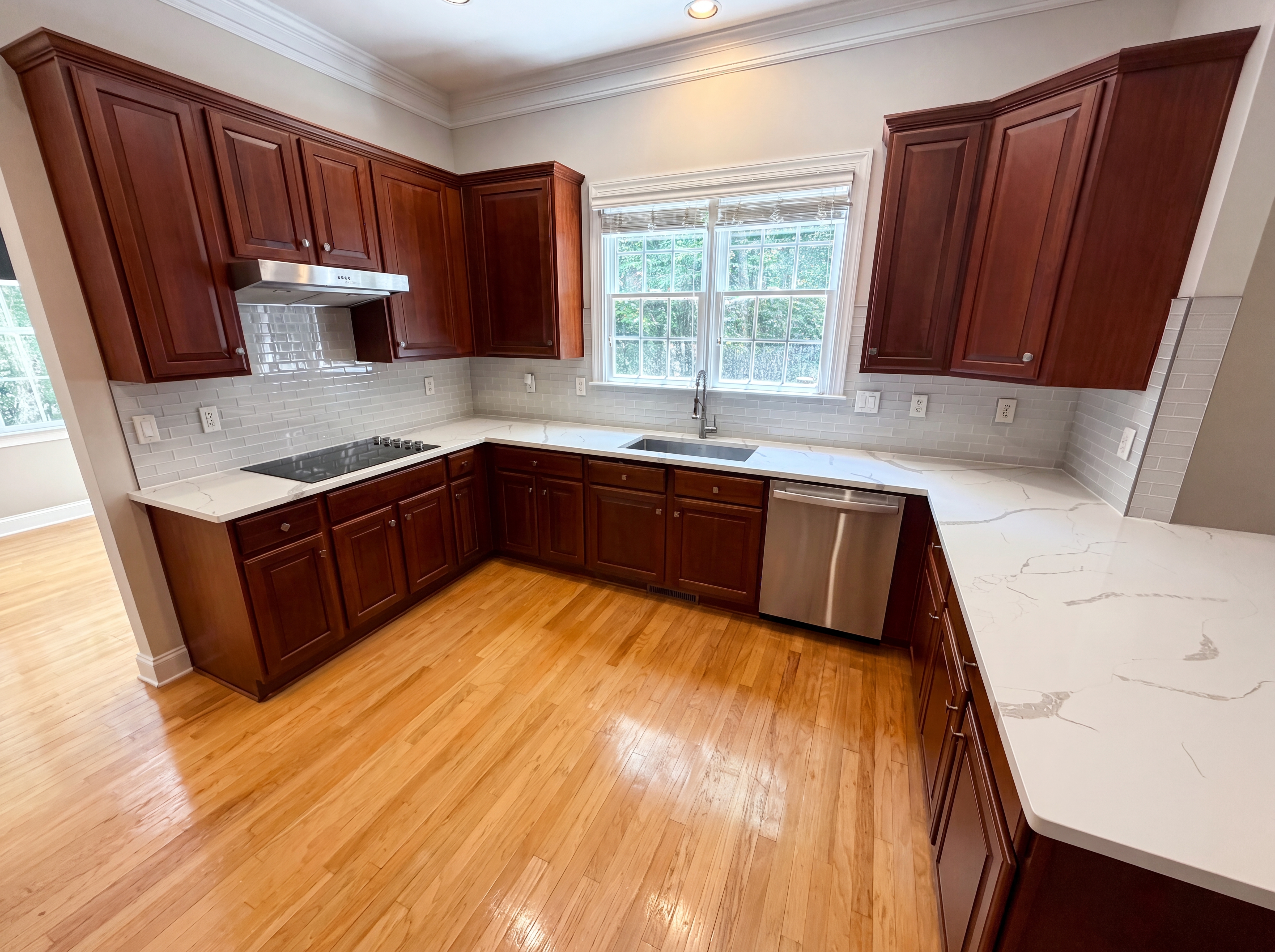 Photo 12 of 38 of 1231 Dunwoody Village Dr, Atlanta, GA