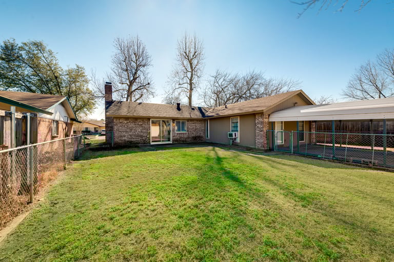 Photo 24 of 27 - 1029 Delores Dr, Garland, TX 75040
