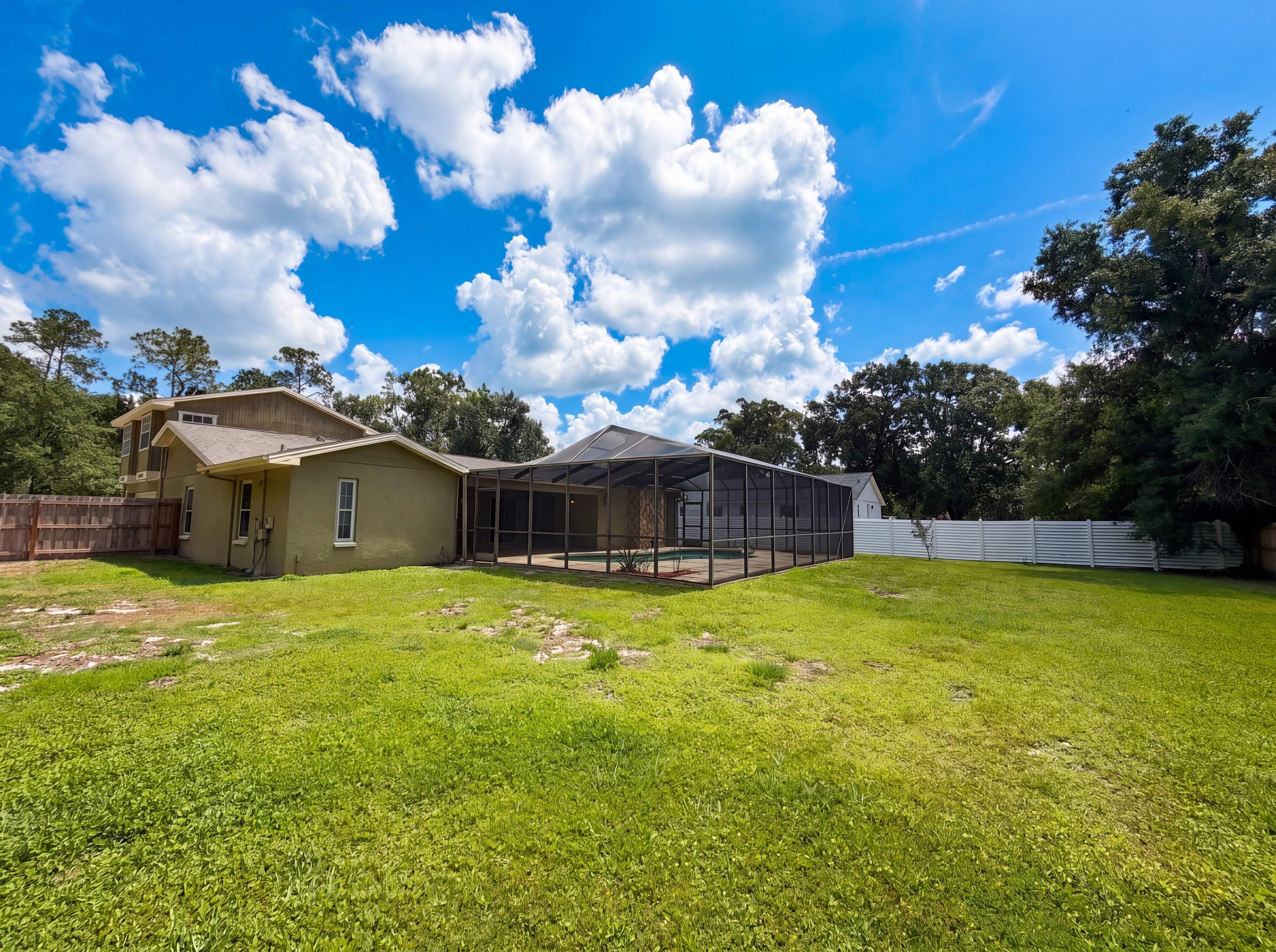 Photo 5 of 29 of 2534 Victarra Cir, Lutz, FL