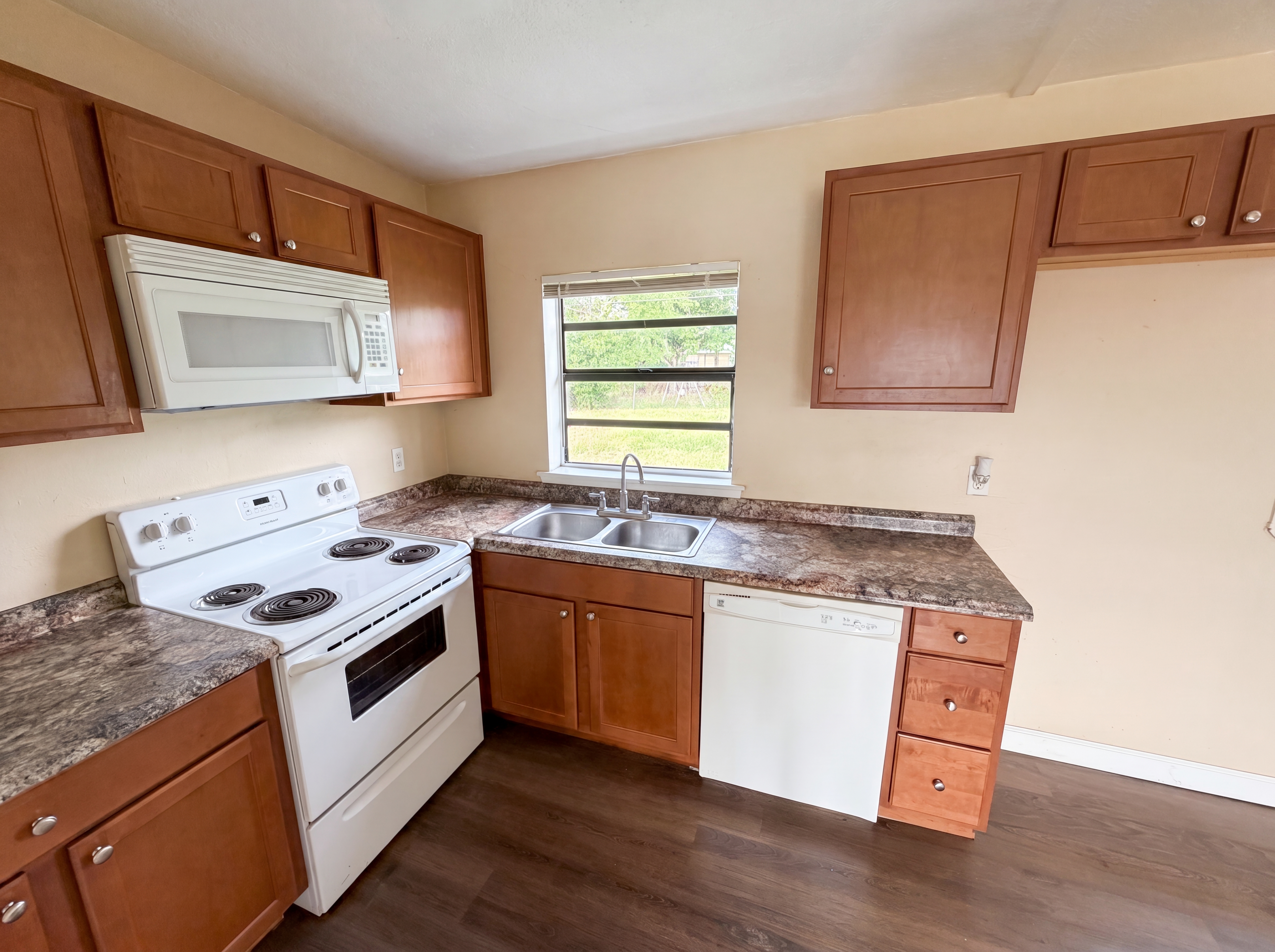 Photo 2 of 25 of 702 S Solandra Dr, Orlando, FL