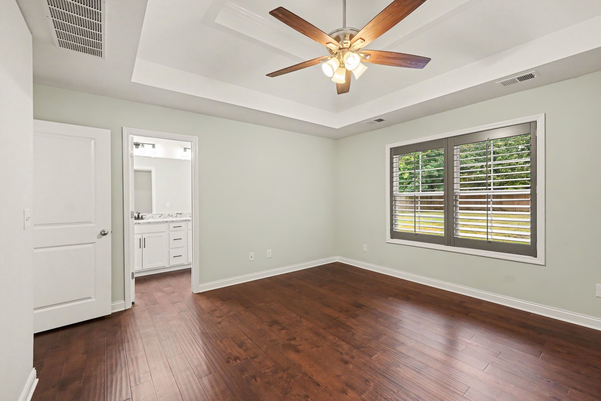 Photo 7 of 16 of 623 Washburn Ave, Louisville, KY