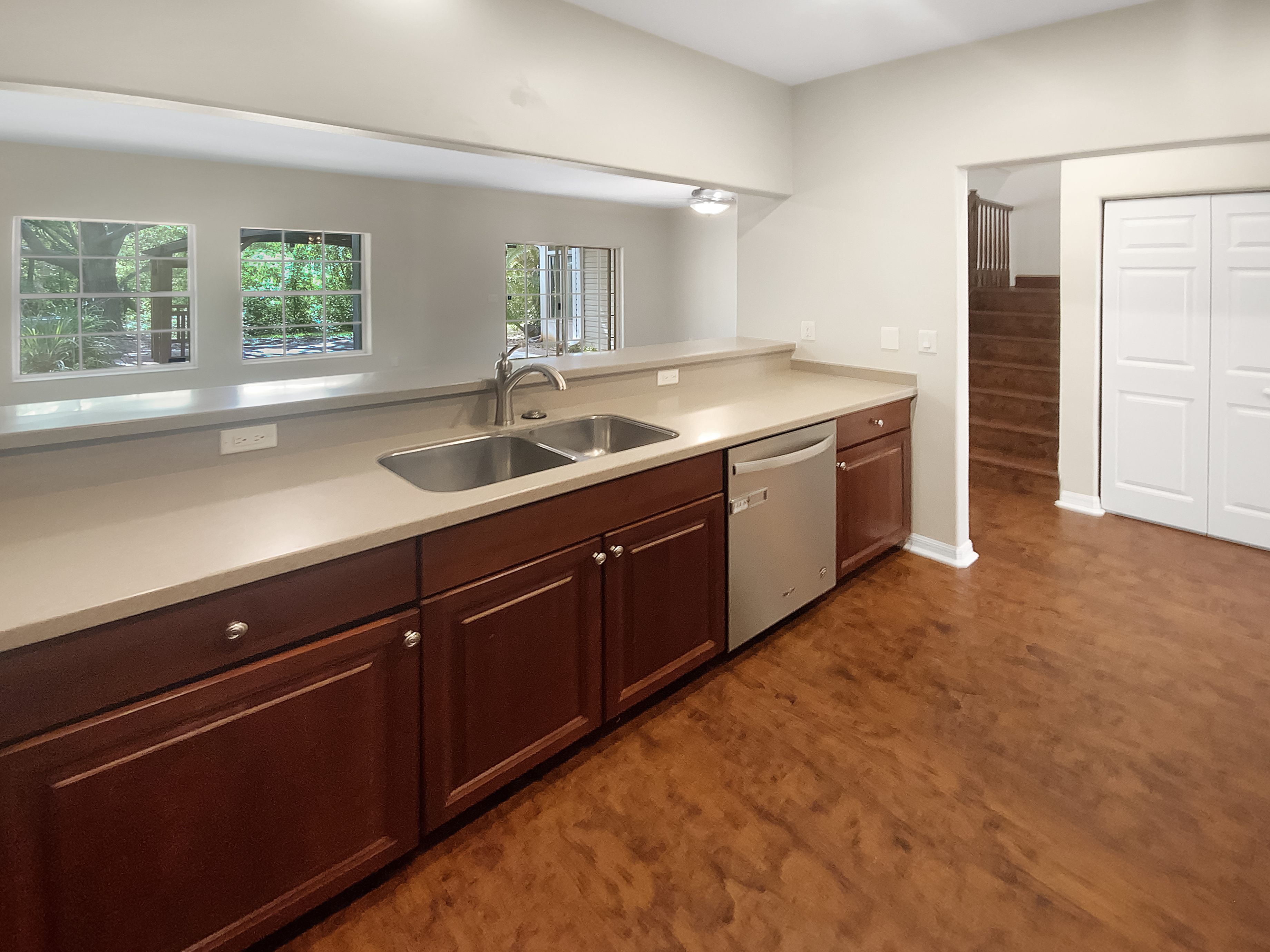 Photo 8 of 32 of 915 Woodbridge Ct, Safety Harbor, FL