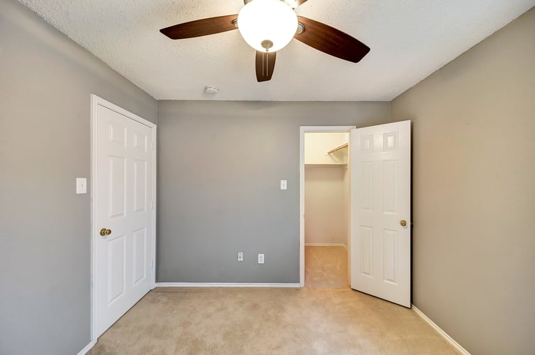 Photo 19 of 27 - 645 Babbling Brook Dr, Saginaw, TX 76179