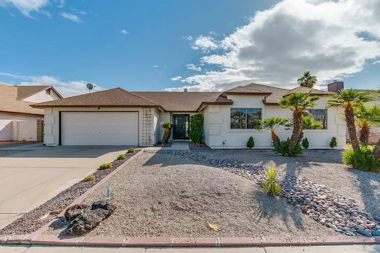 Photo 1 of 28 - 6205 W Port Au Prince Ln, Glendale, AZ 85306