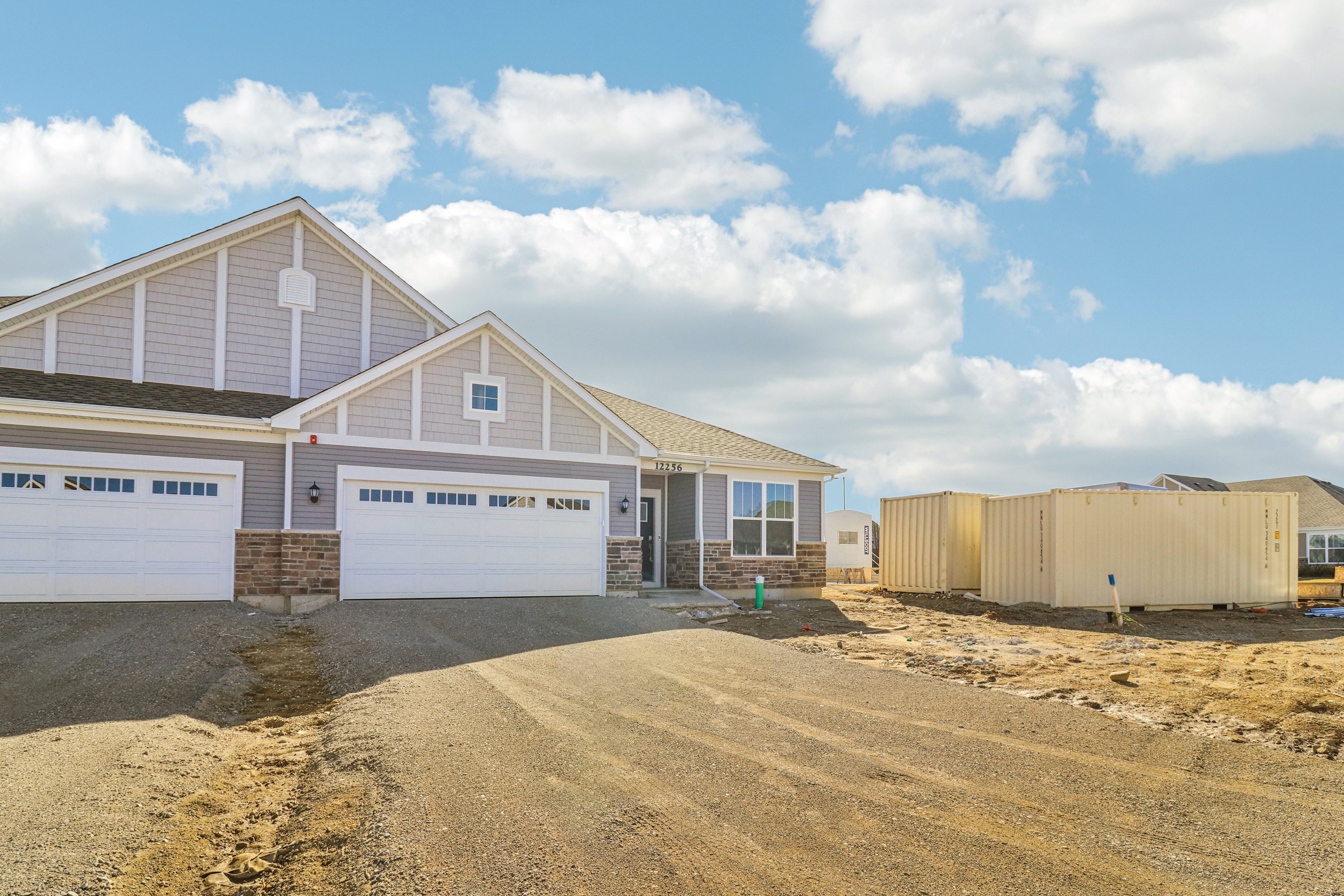 Photo 14 of 31 of 12256 Barcroft Cir, Huntley, IL