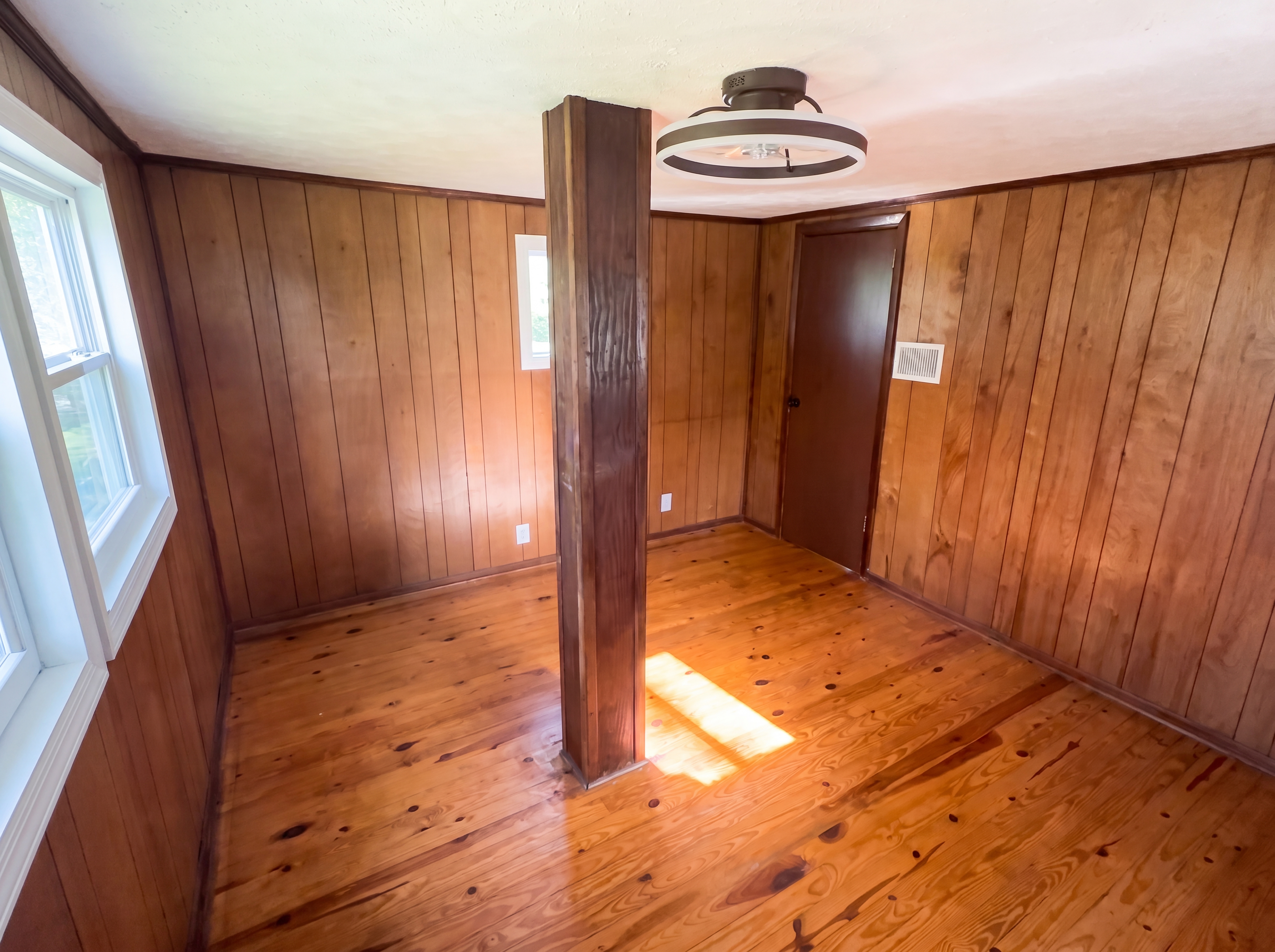 Photo 16 of 21 of 601 Community Dr, Waycross, GA