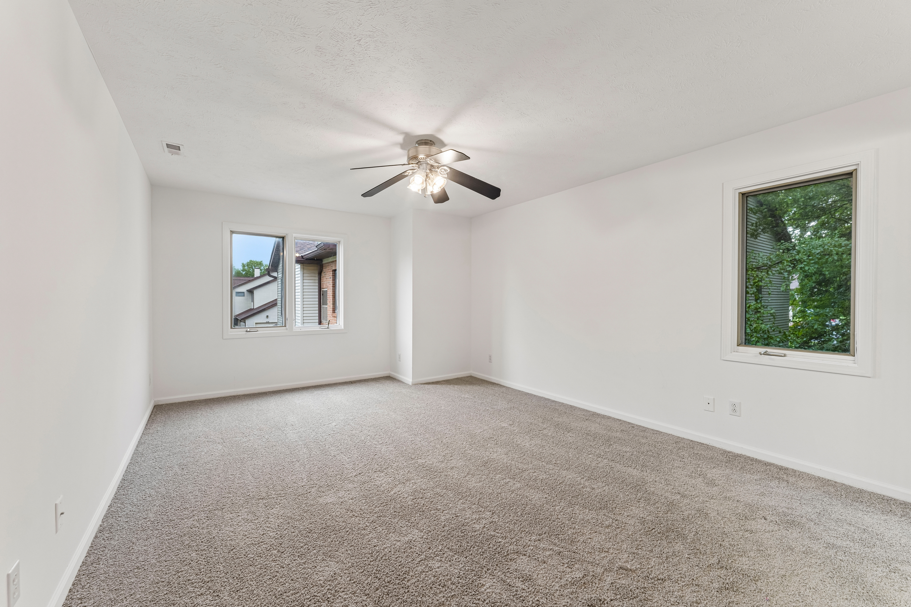 Photo 17 of 31 of 9673 Sylvan Ln, Concord Township, OH