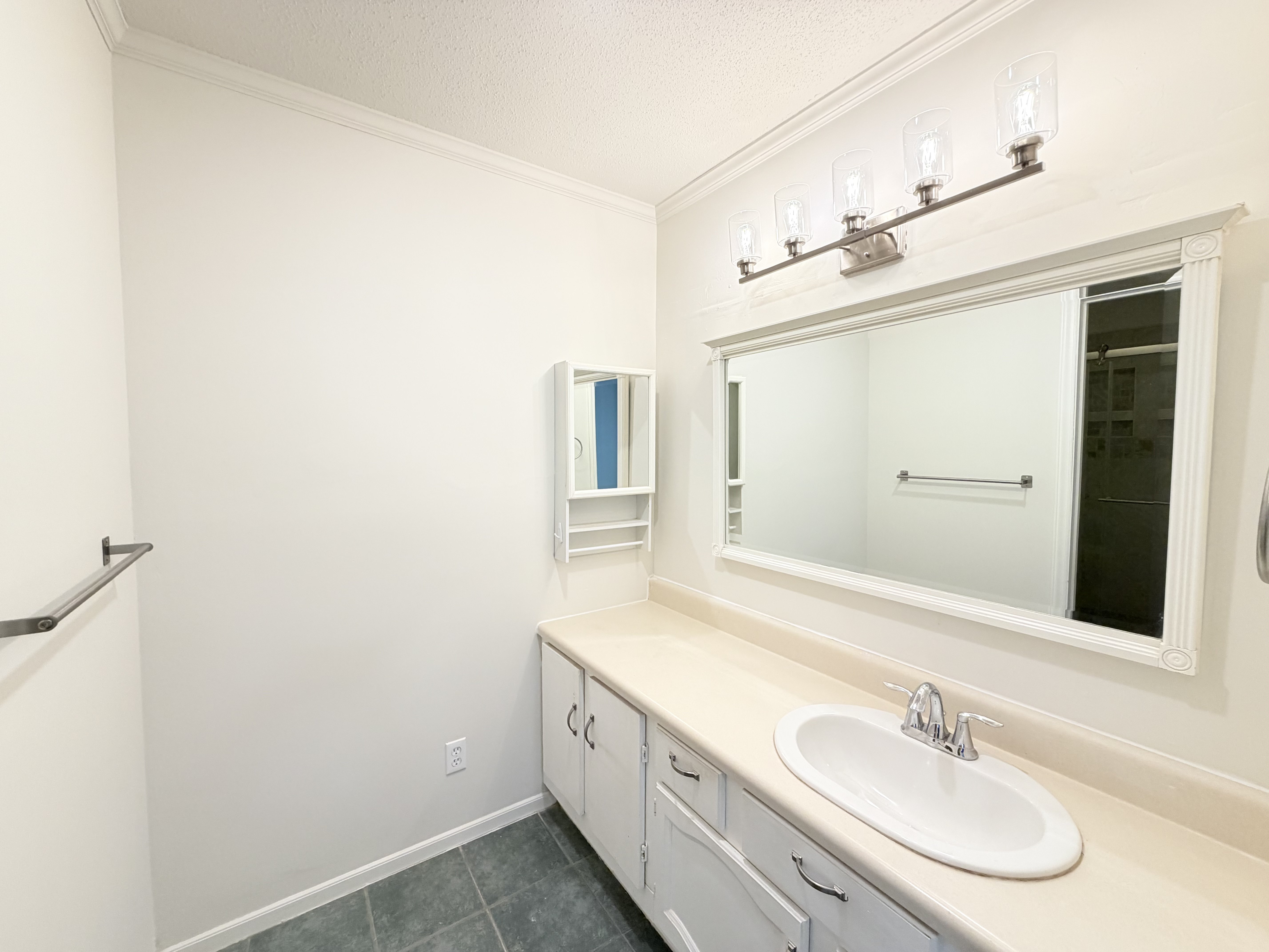 Photo 11 of 22 of 200 Ridgelea Ct, Winston Salem, NC
