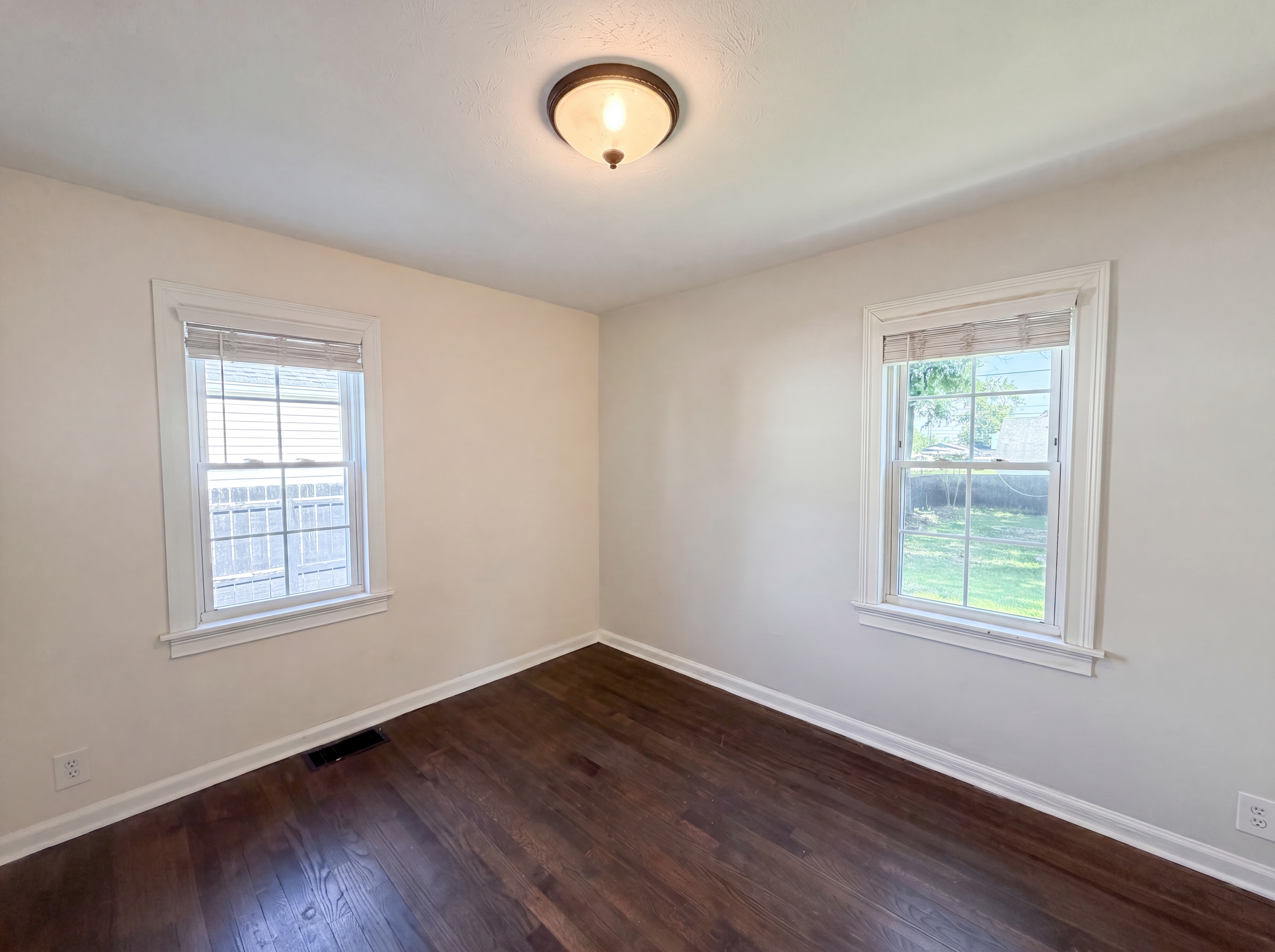 Photo 4 of 17 of 2310 Calhoun St, Indianapolis, IN