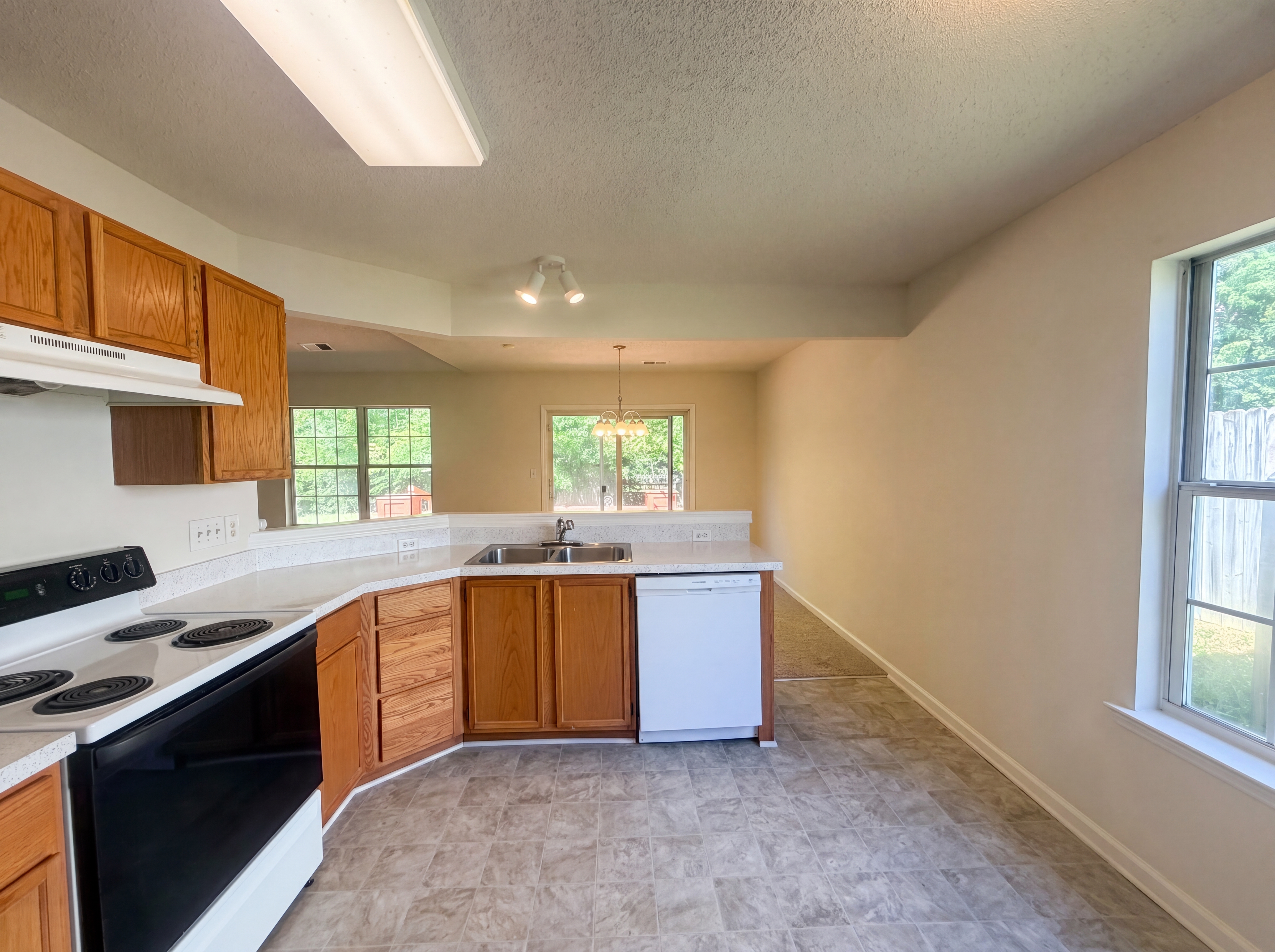 Photo 2 of 21 of 4234 Nestleway Ct, Greensboro, NC