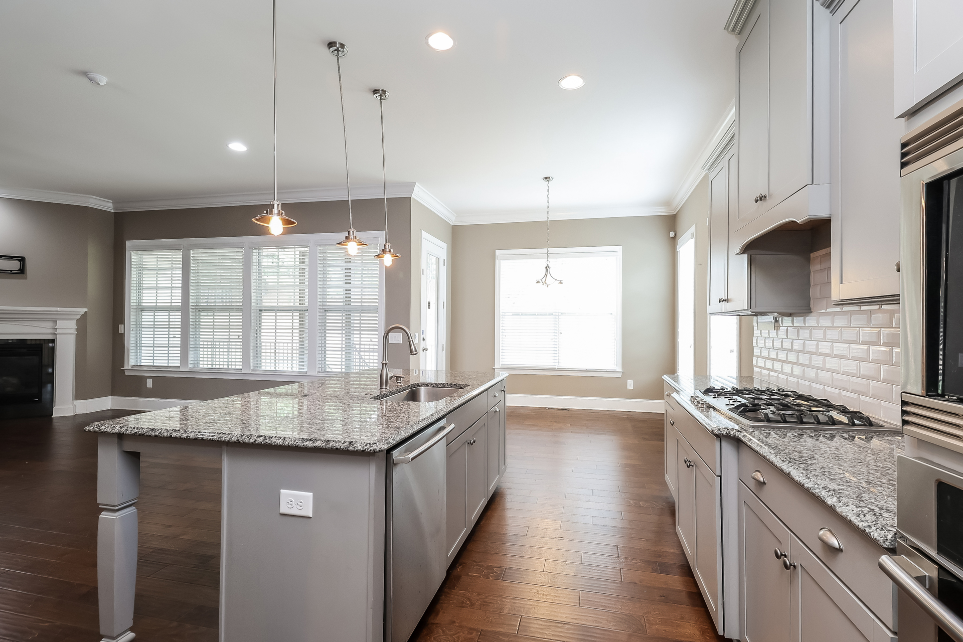 Photo 6 of 37 of 205 N Centurion Ln, Mount Holly, NC