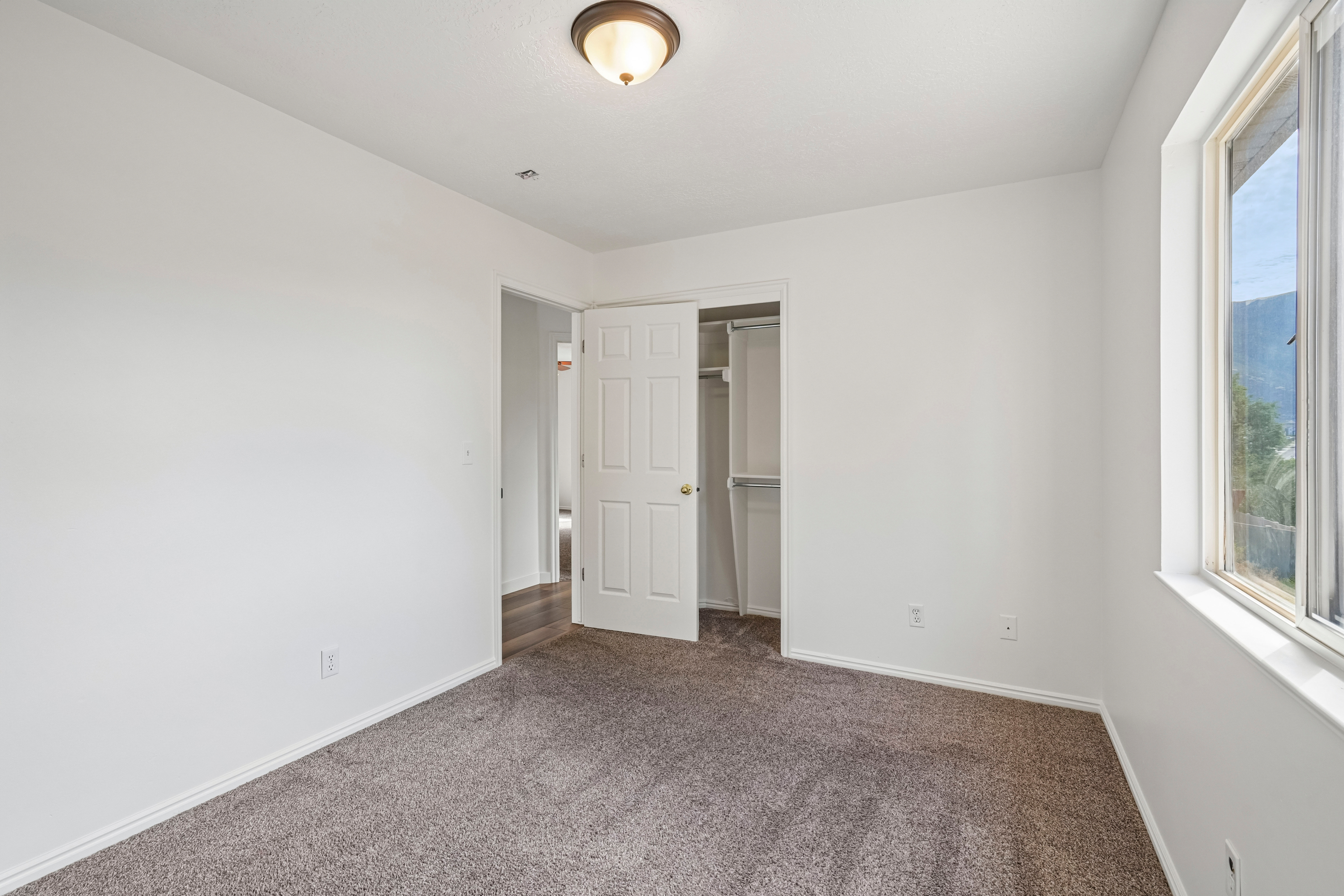 Photo 18 of 43 of 1204 E 3225 N, Layton, UT