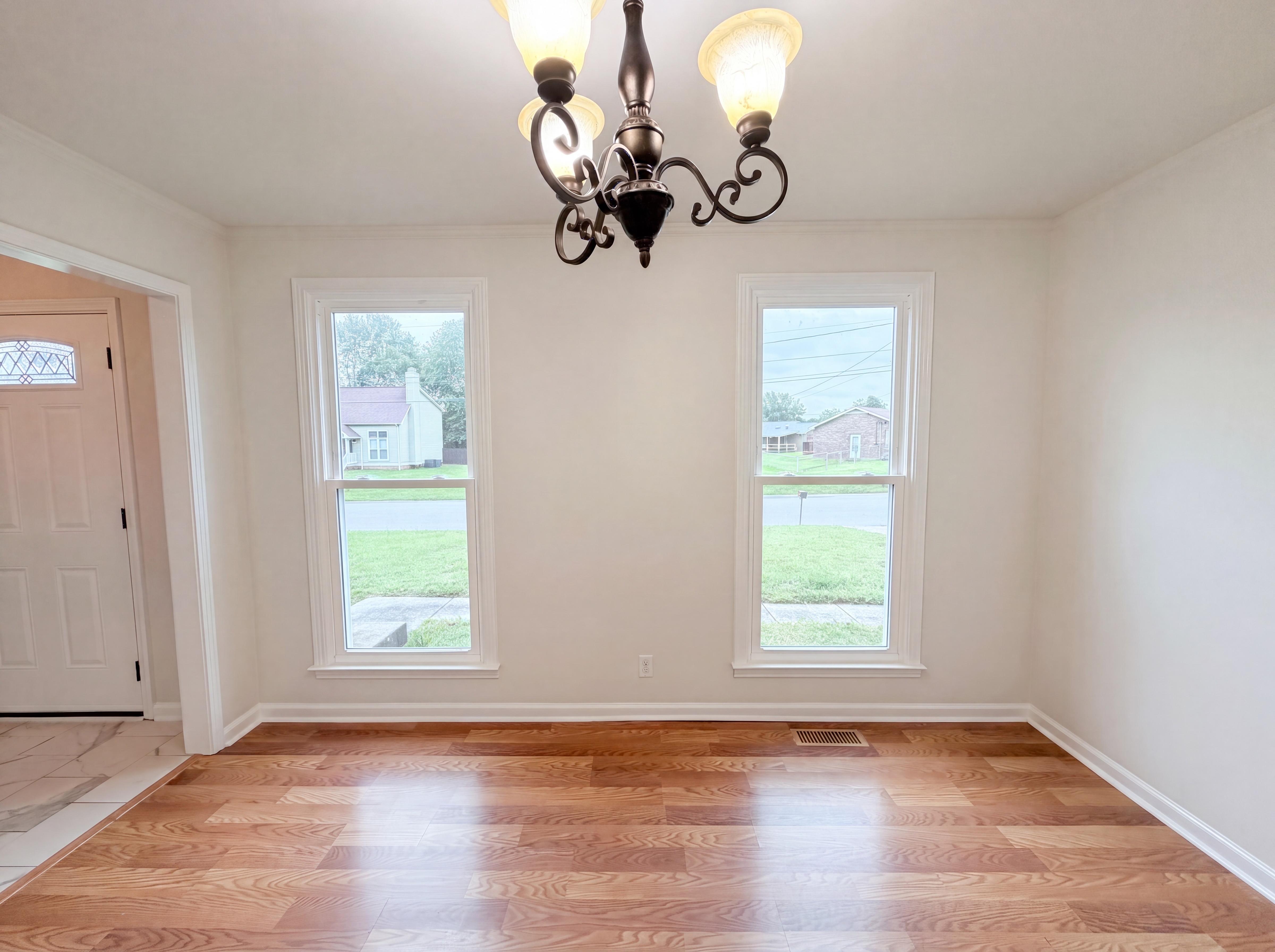 Photo 7 of 24 of 3402 Chaney Ln, Clarksville, TN