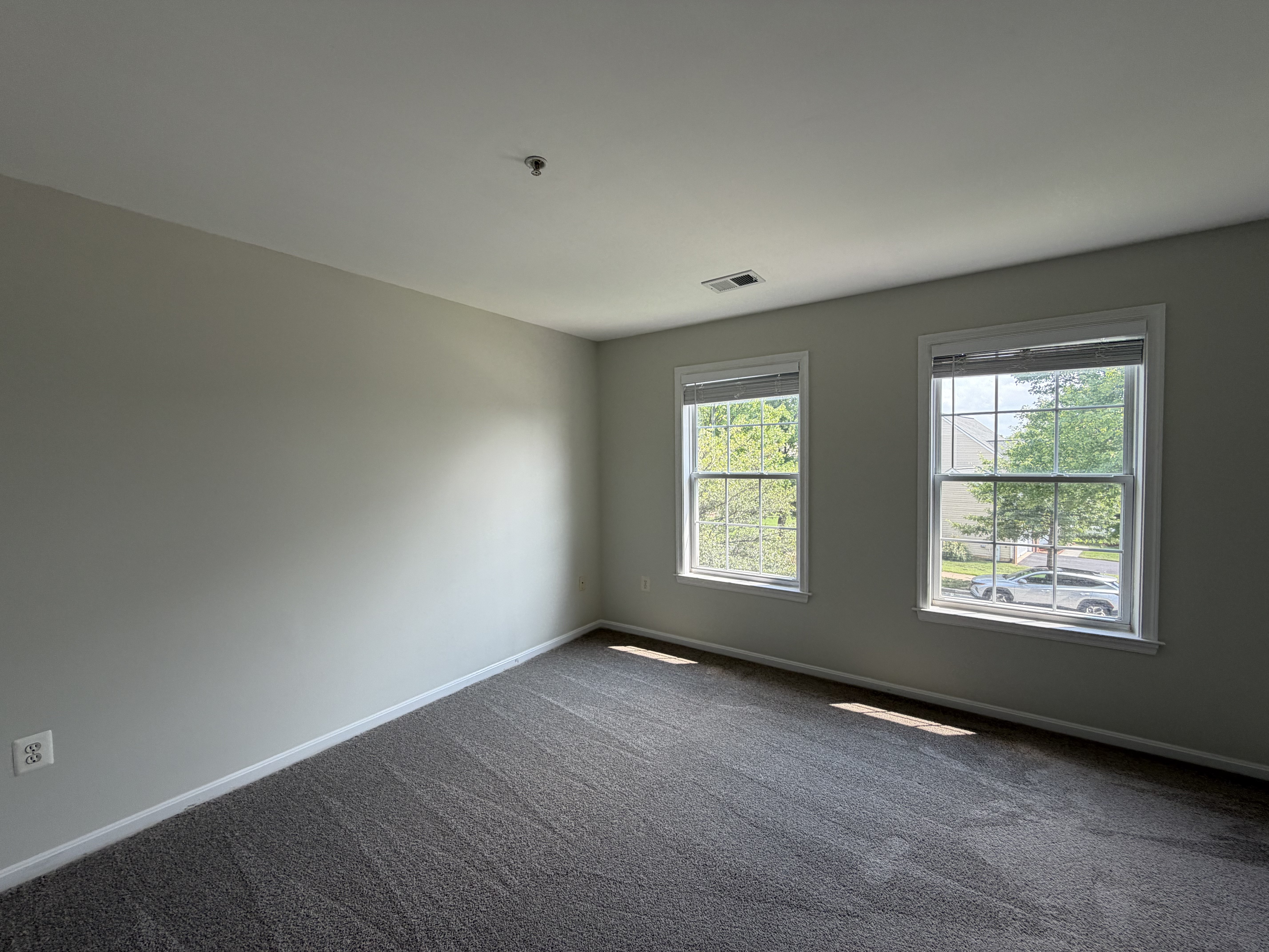 Photo 13 of 25 of 2800 Orchard Summit Ct, Hyattsville, MD
