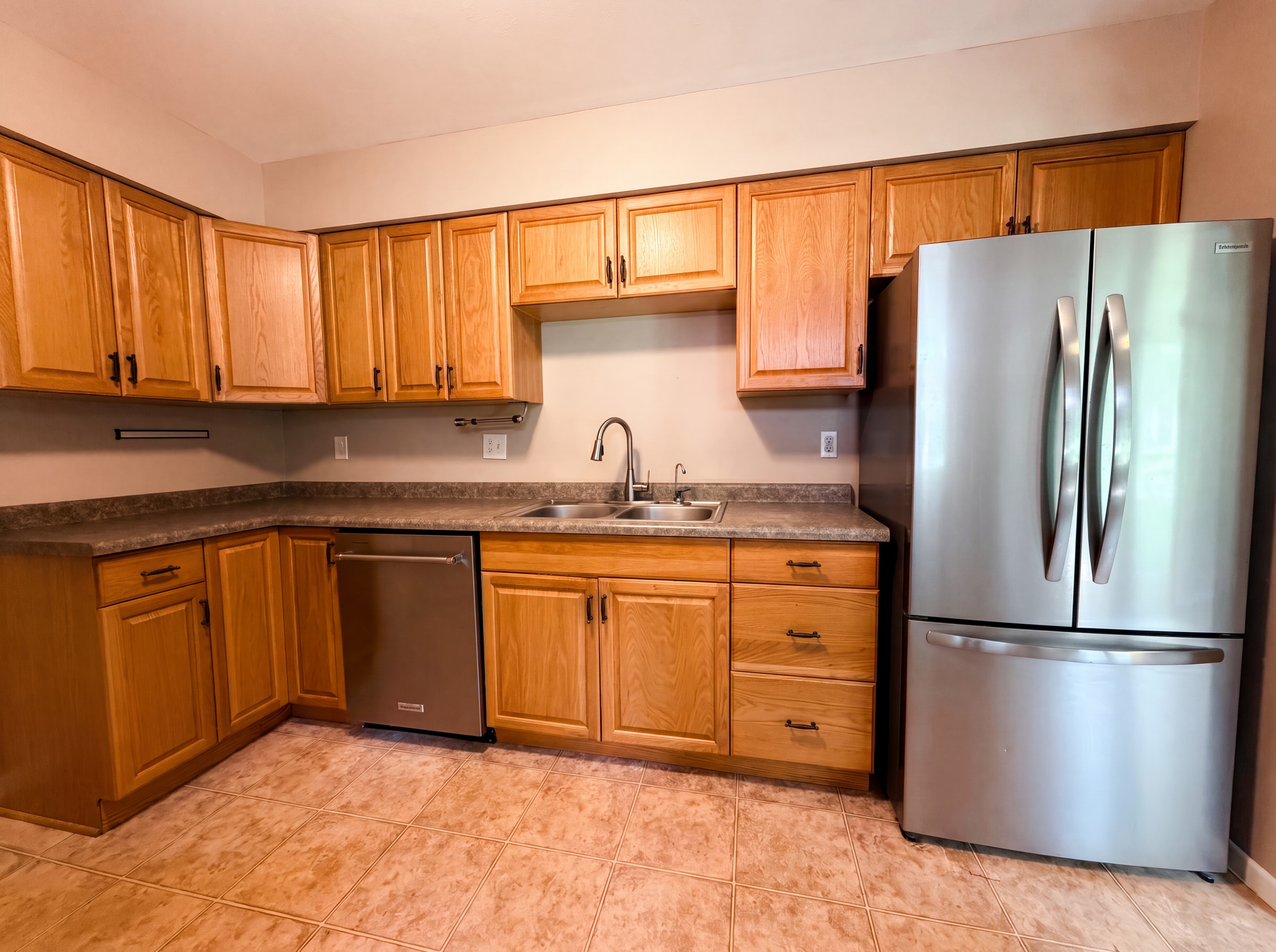 Photo 6 of 24 of 18220 Duck Lake Trl, Eden Prairie, MN
