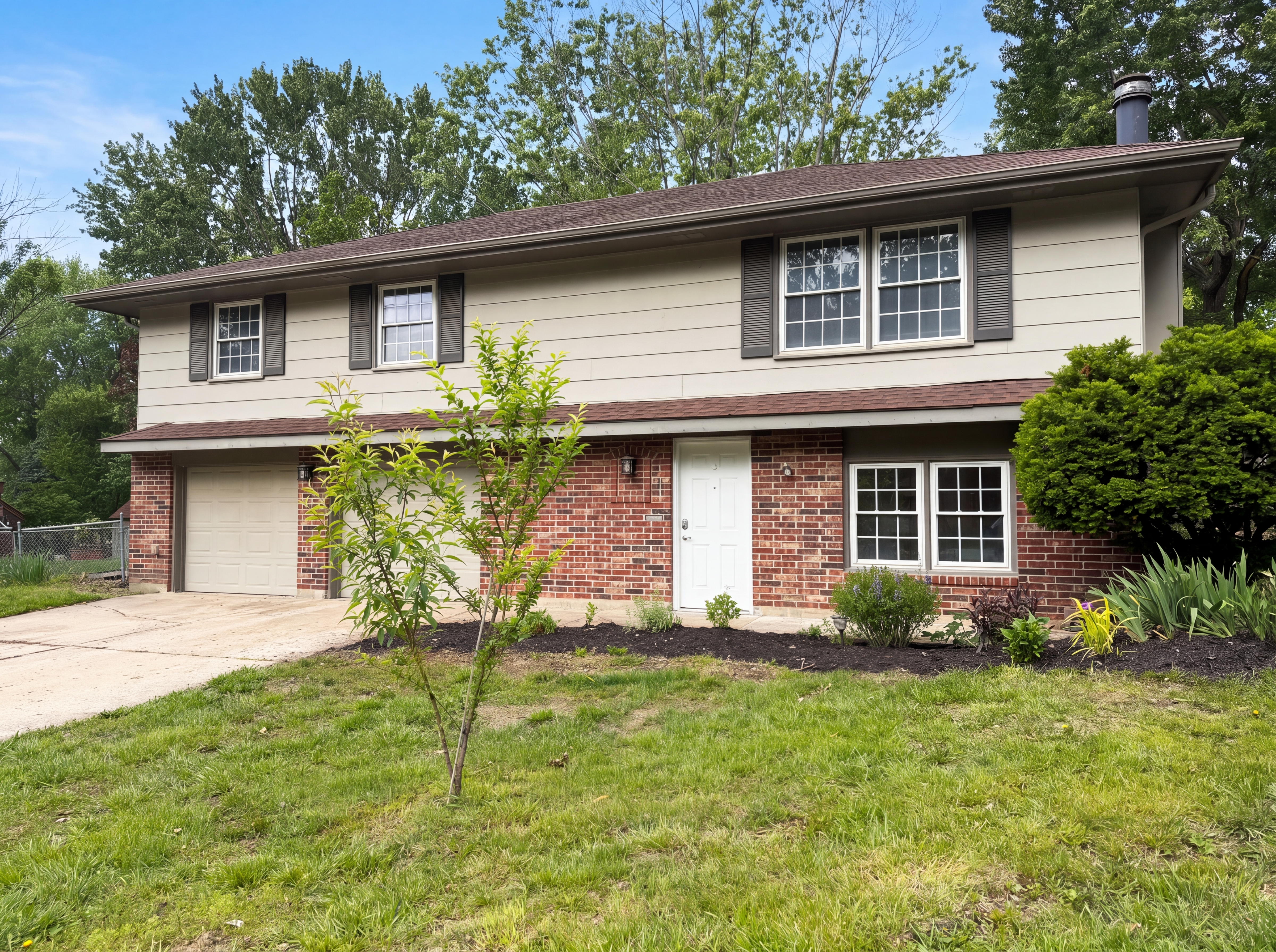 Photo 18 of 20 of 1913 NE Grant Cir, Blue Springs, MO