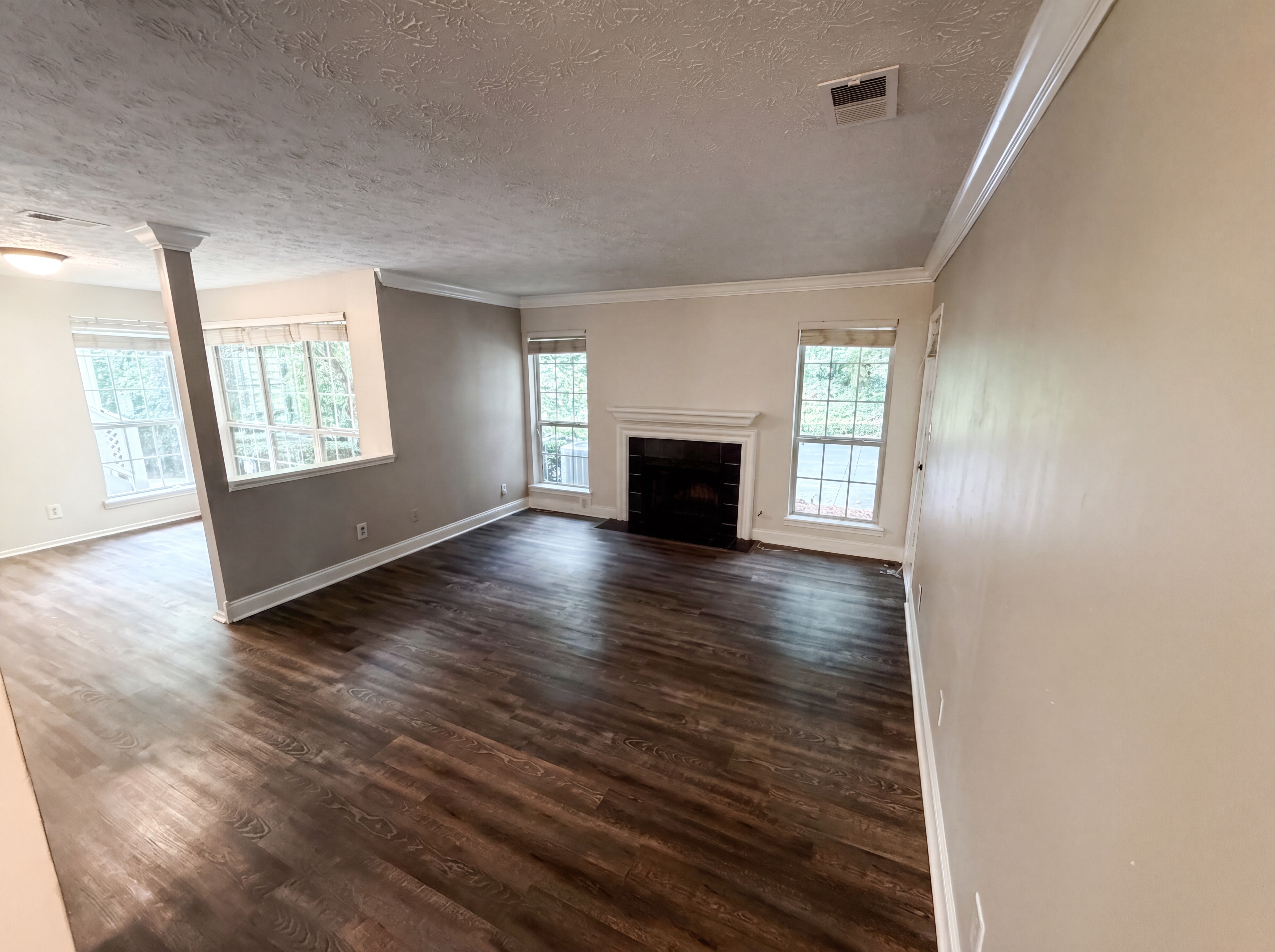 Photo 11 of 18 of 6818 Glenridge Dr, Atlanta, GA