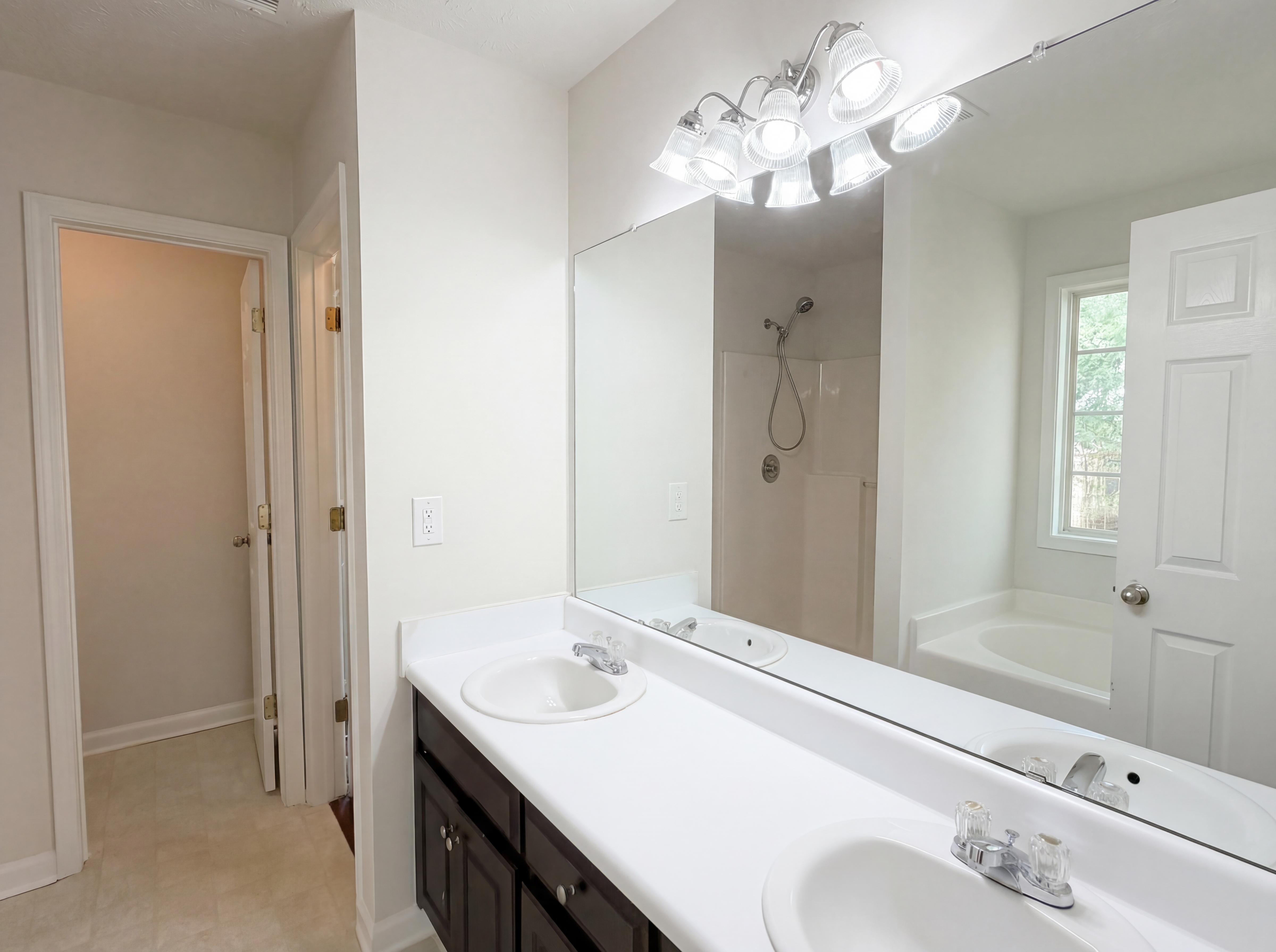 Photo 16 of 34 of 40 Cranbrook Ct, Covington, GA