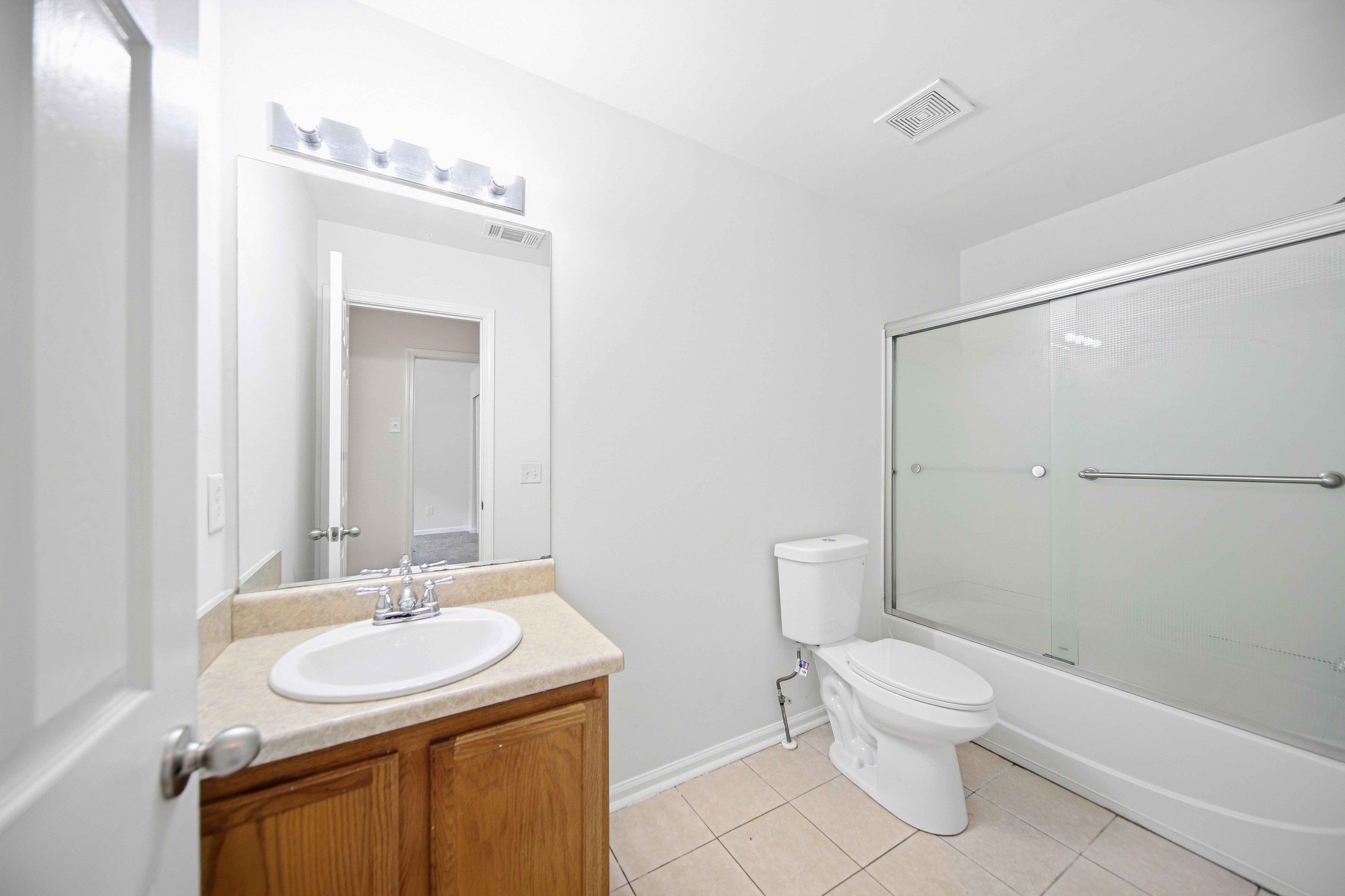 Photo 16 of 22 of 3318 Fernview Dr, Lawrenceville, GA