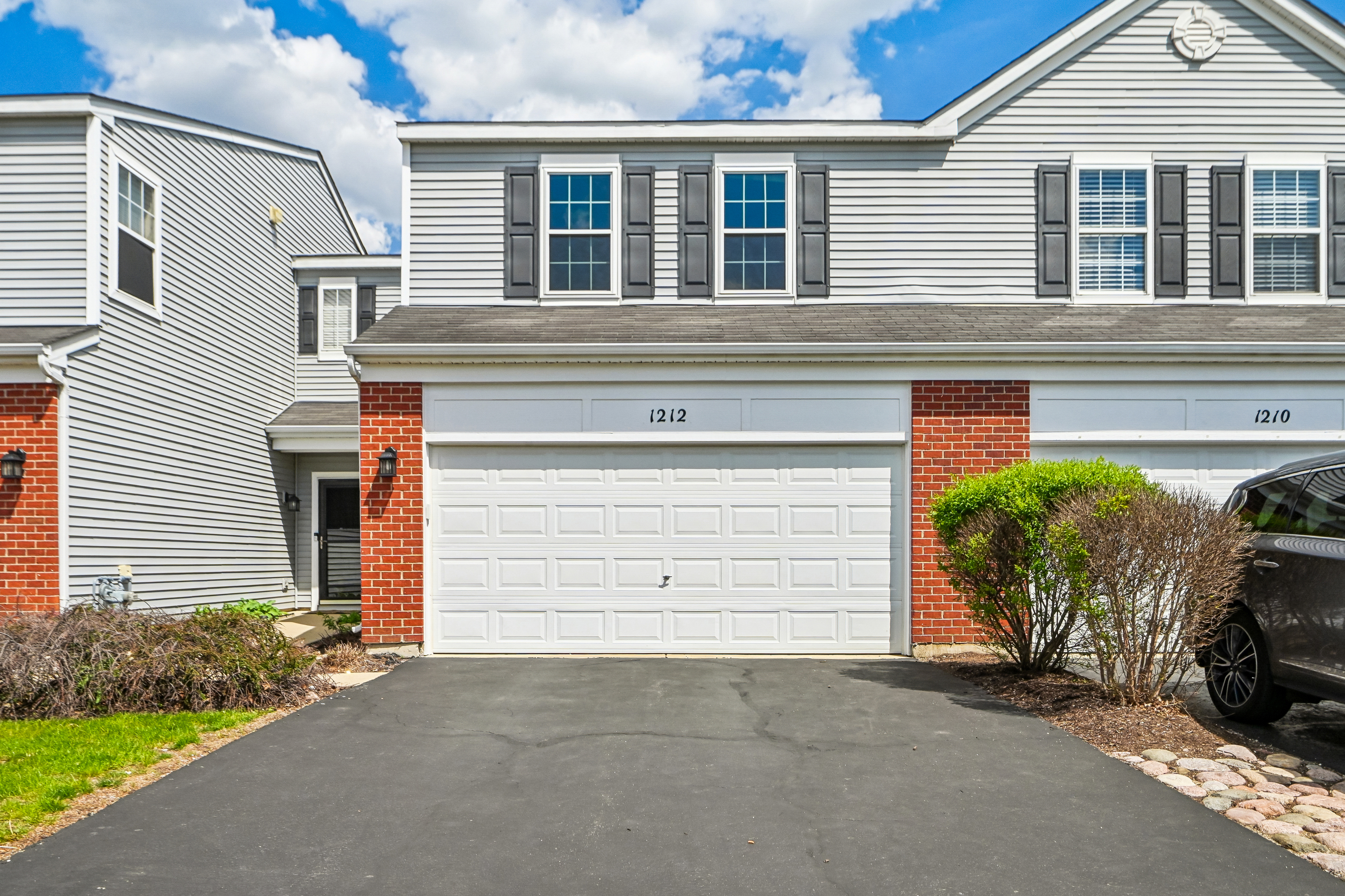 Photo 11 of 33 of 1212 Courtland Cir, Plainfield, IL