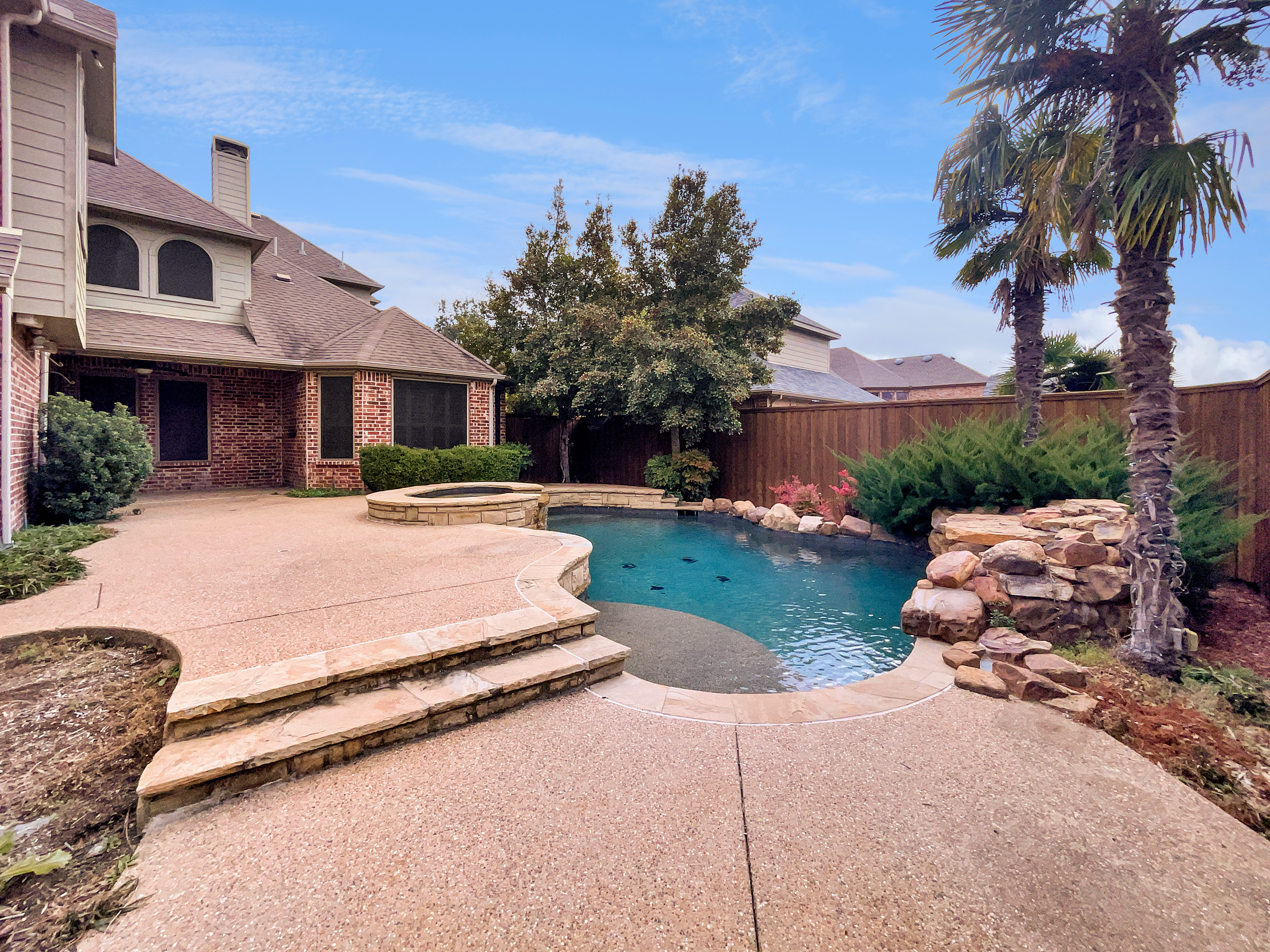 Photo 5 of 36 of 913 Clack Dr, Garland, TX