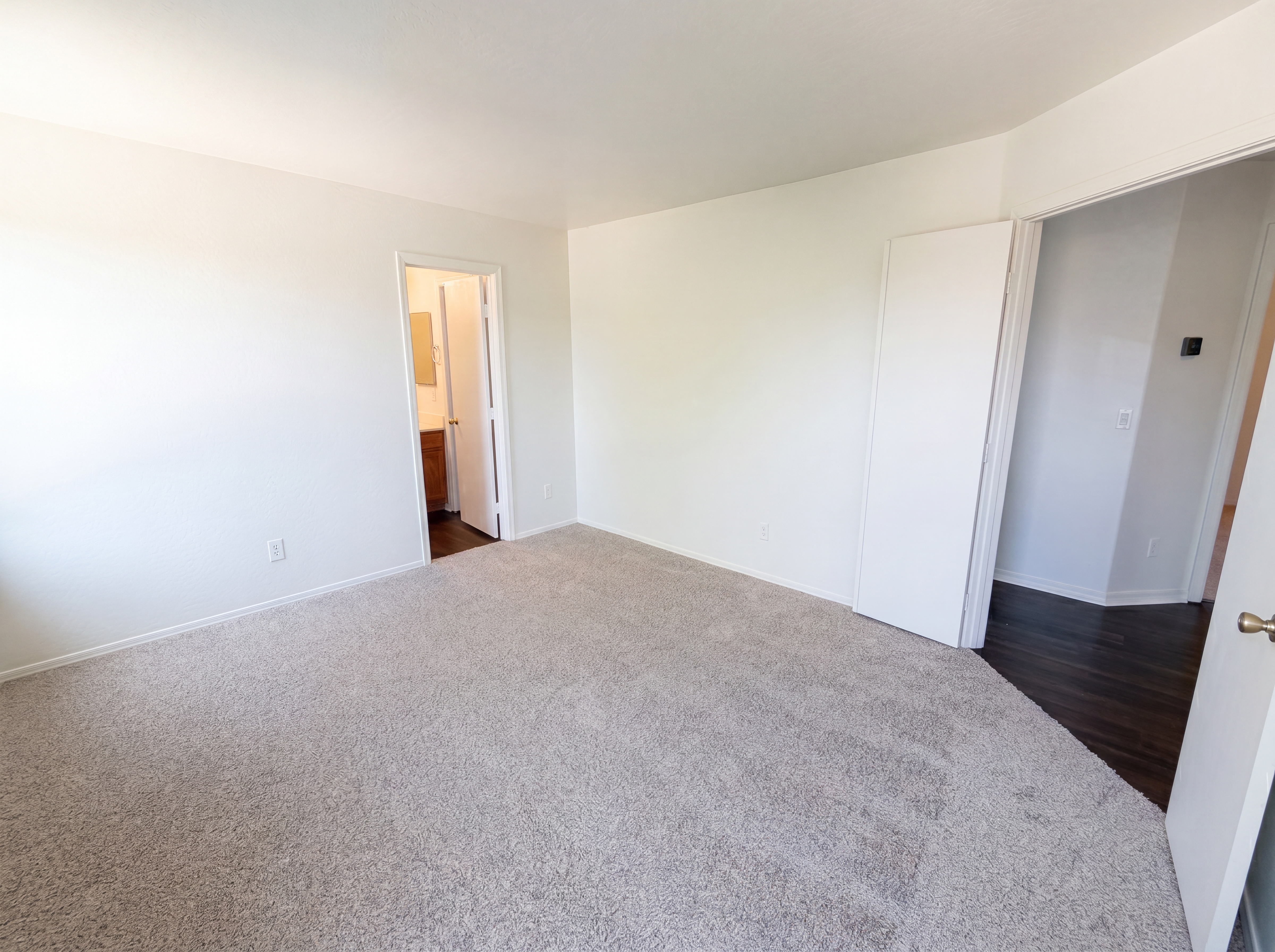 Photo 11 of 27 of 13976 W Port Royale Ln, Surprise, AZ