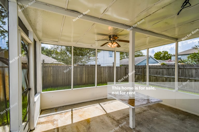 Photo 16 of 27 - 6736 Newgate Cir E, Jacksonville, FL 32244