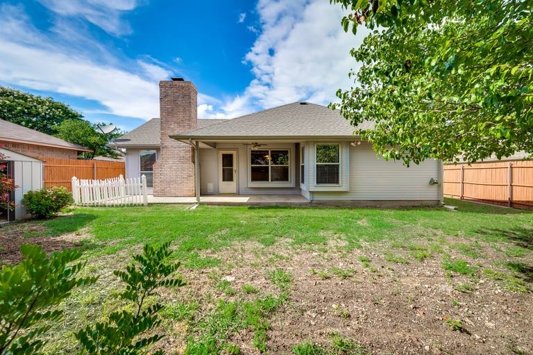 Photo 6 of 30 - 402 Roan Ln, Red Oak, TX 75154