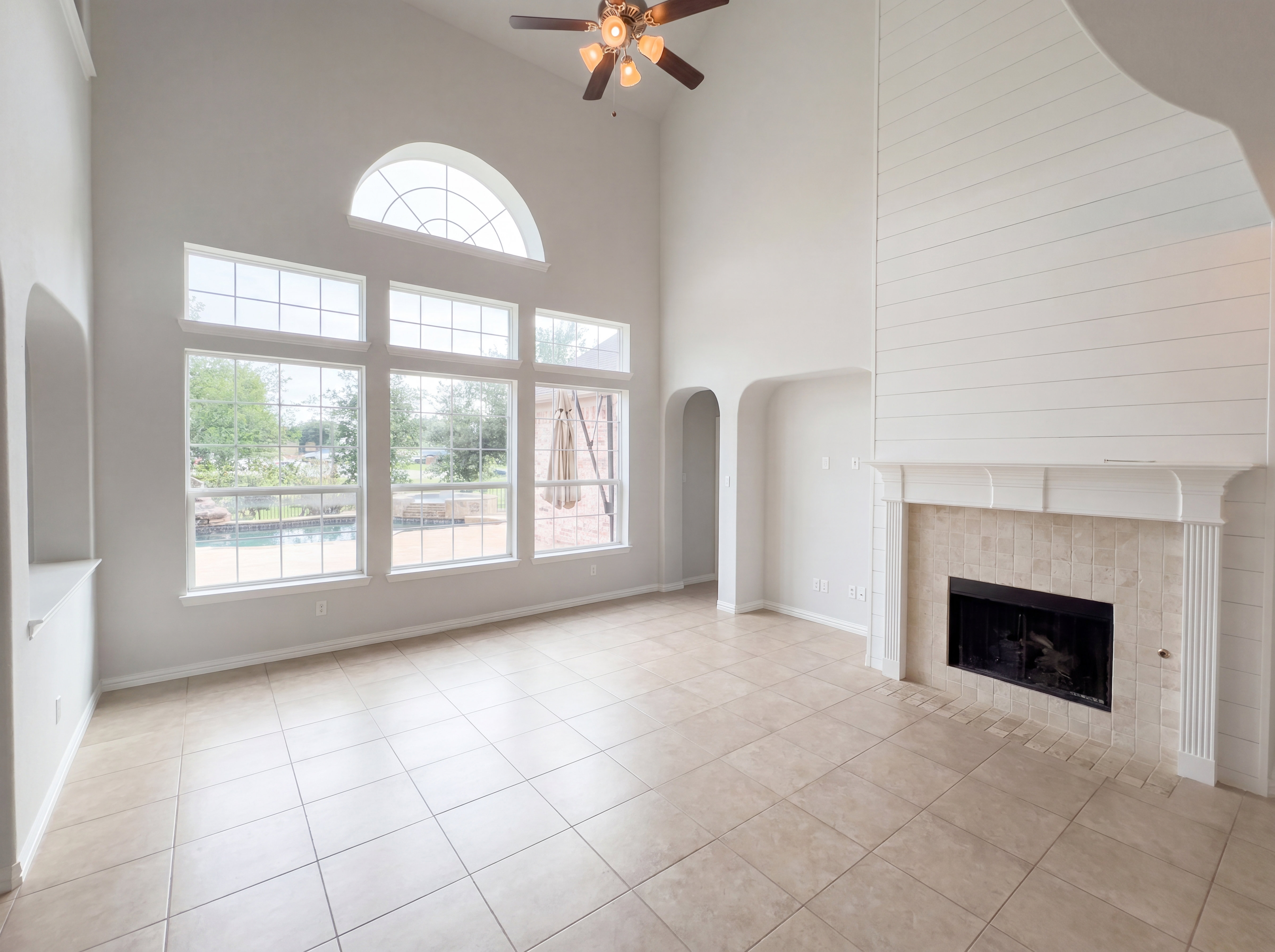 Photo 3 of 23 of 3105 Bridgewater Dr, Little Elm, TX
