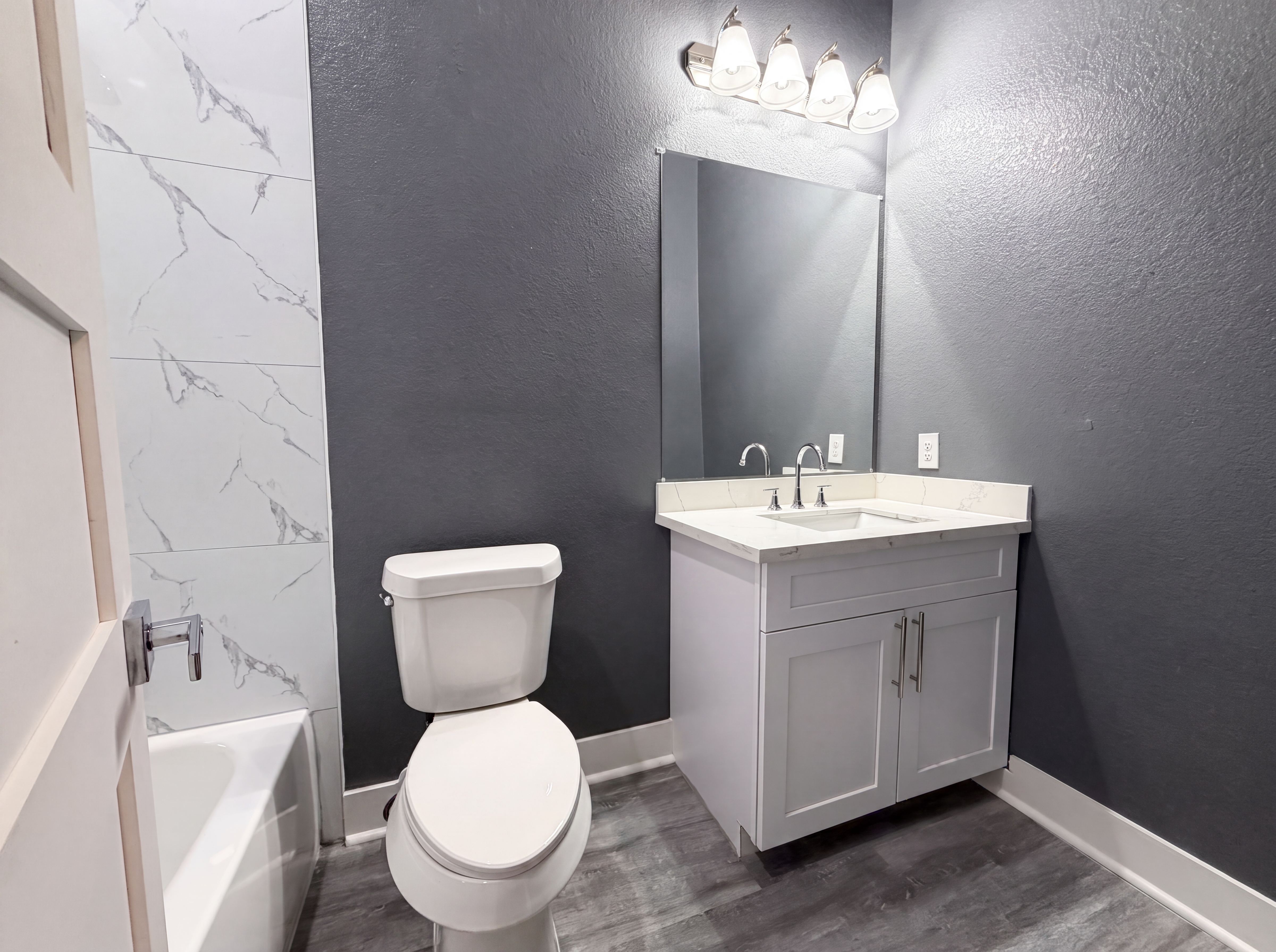 Photo 7 of 19 of 4704 Ward St, Houston, TX