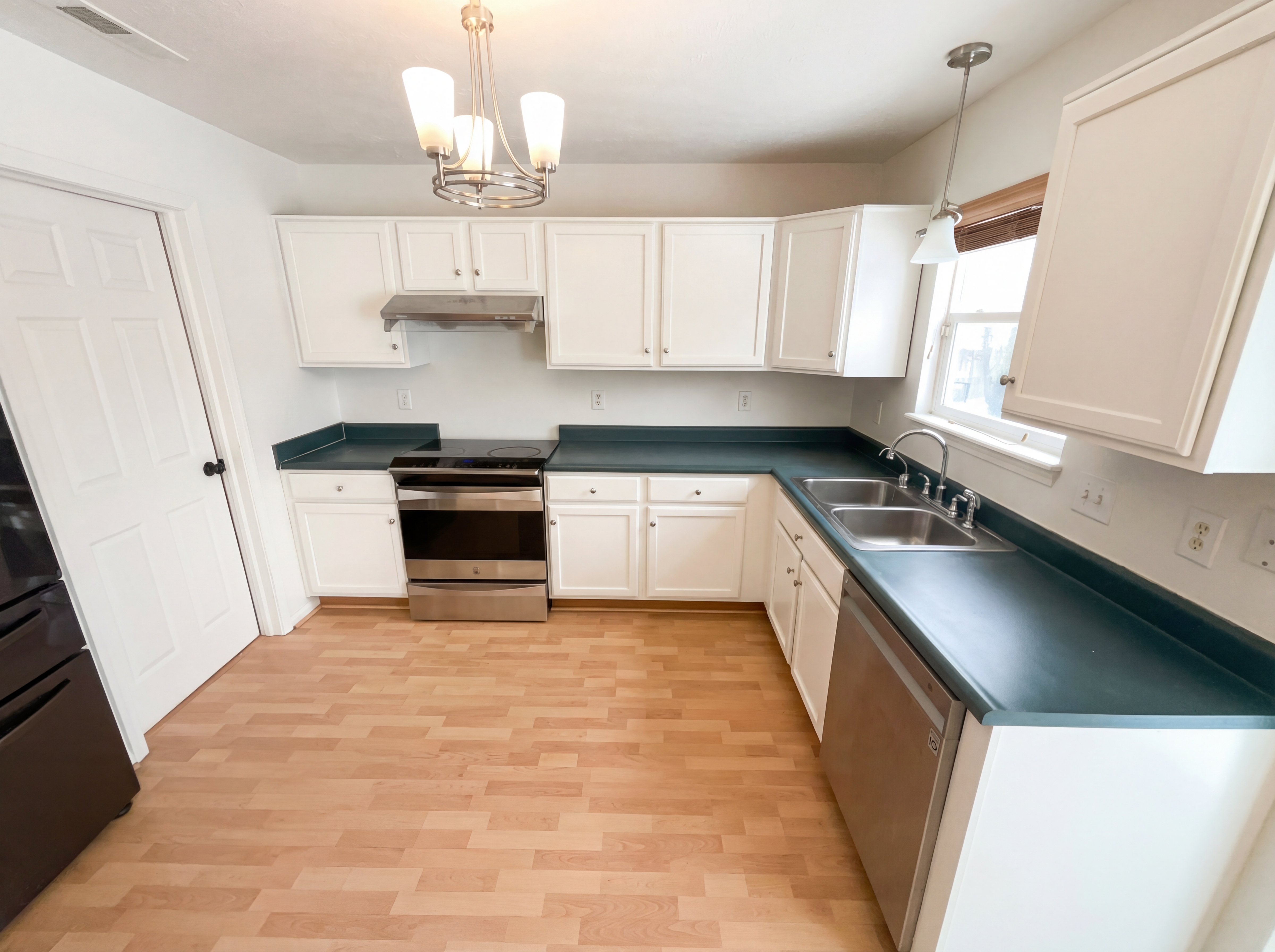 Photo 2 of 24 of 3211 Waterloo Cir, Indianapolis, IN