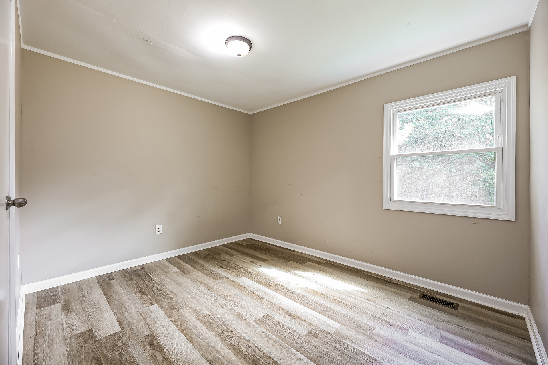 Photo 4 of 21 of 105 Short St, Laurens, SC