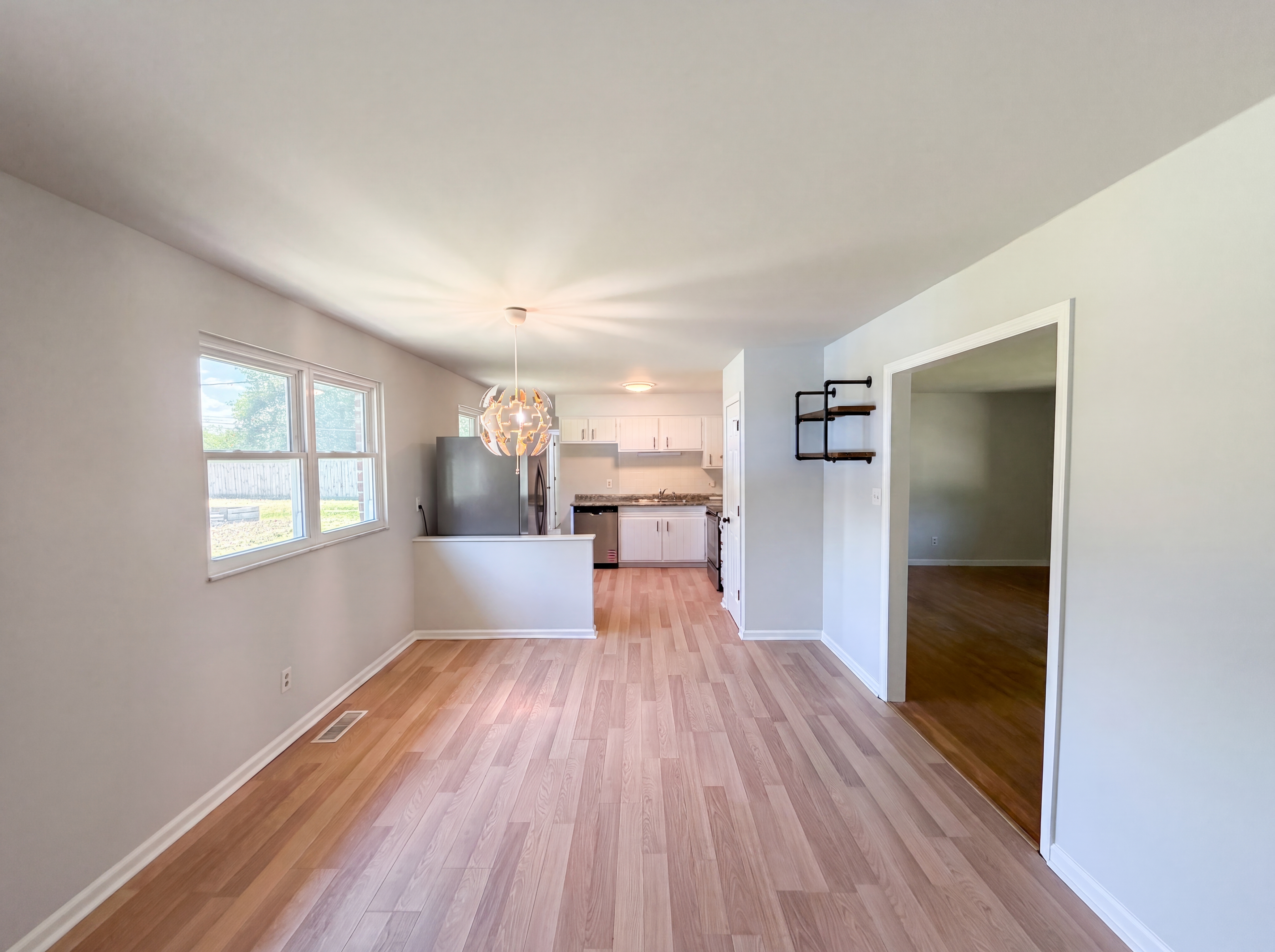 Photo 5 of 19 of 2883 S Wollenweber Rd, New Palestine, IN