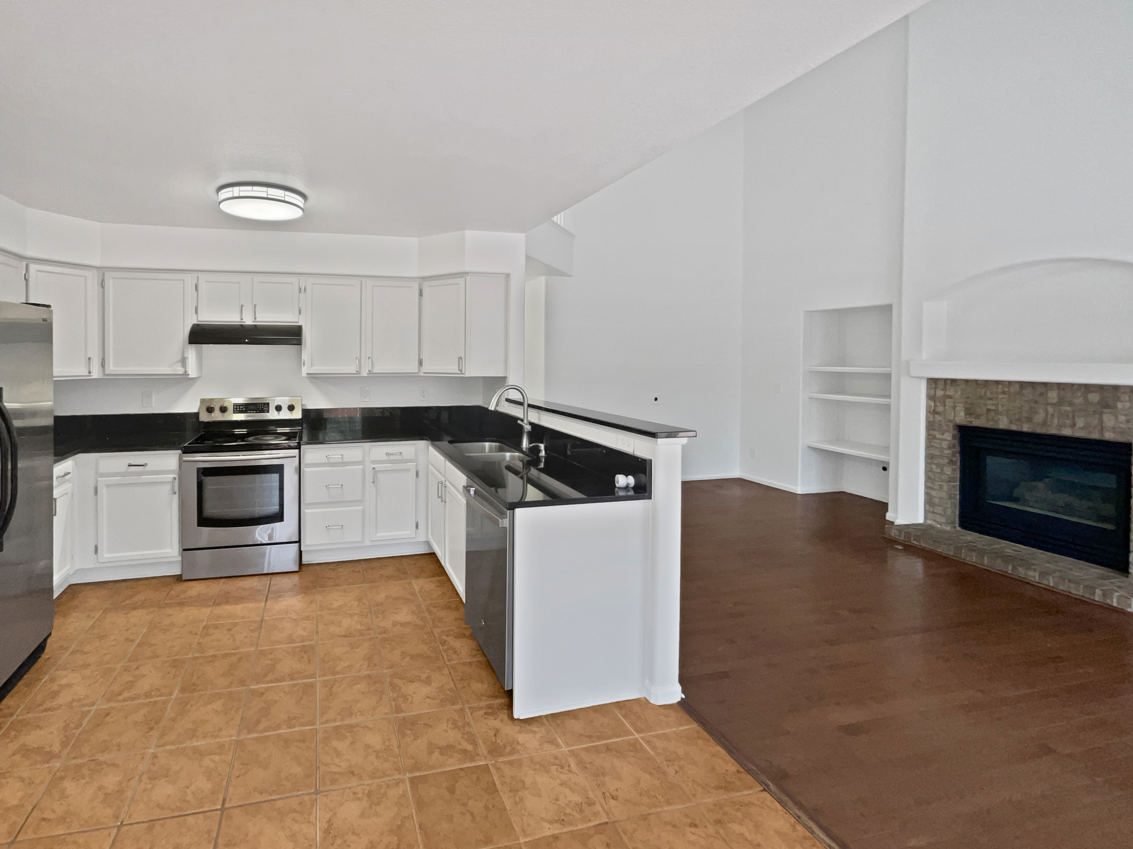 Photo 9 of 21 of 9115 W Hinsdale Pl, Littleton, CO