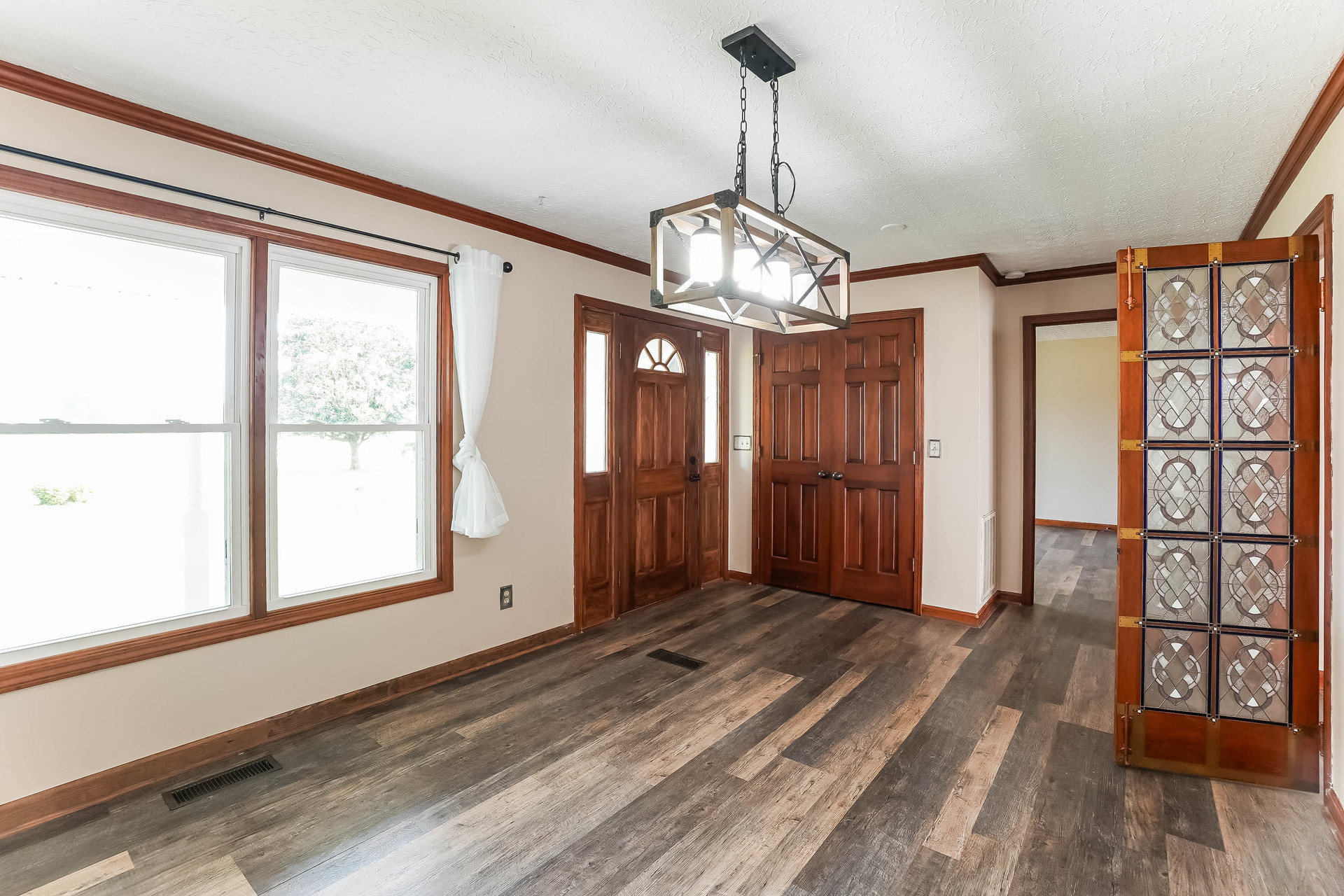 Photo 7 of 20 of 5990 Clarksville Rd, Russellville, KY