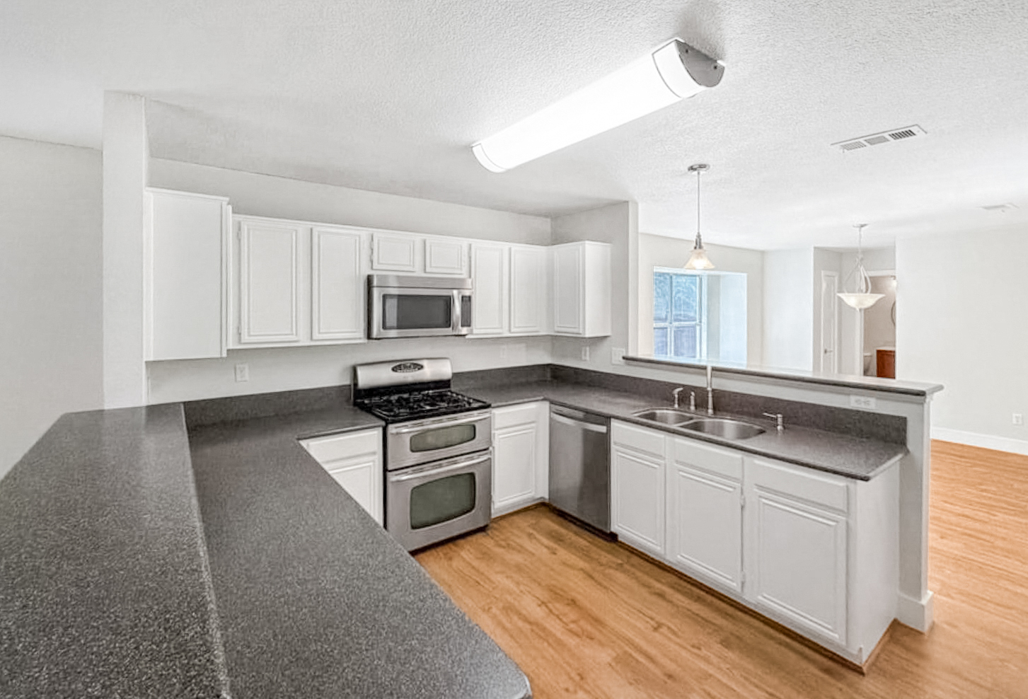 Photo 2 of 27 of 2711 Vistaview Dr, Corinth, TX