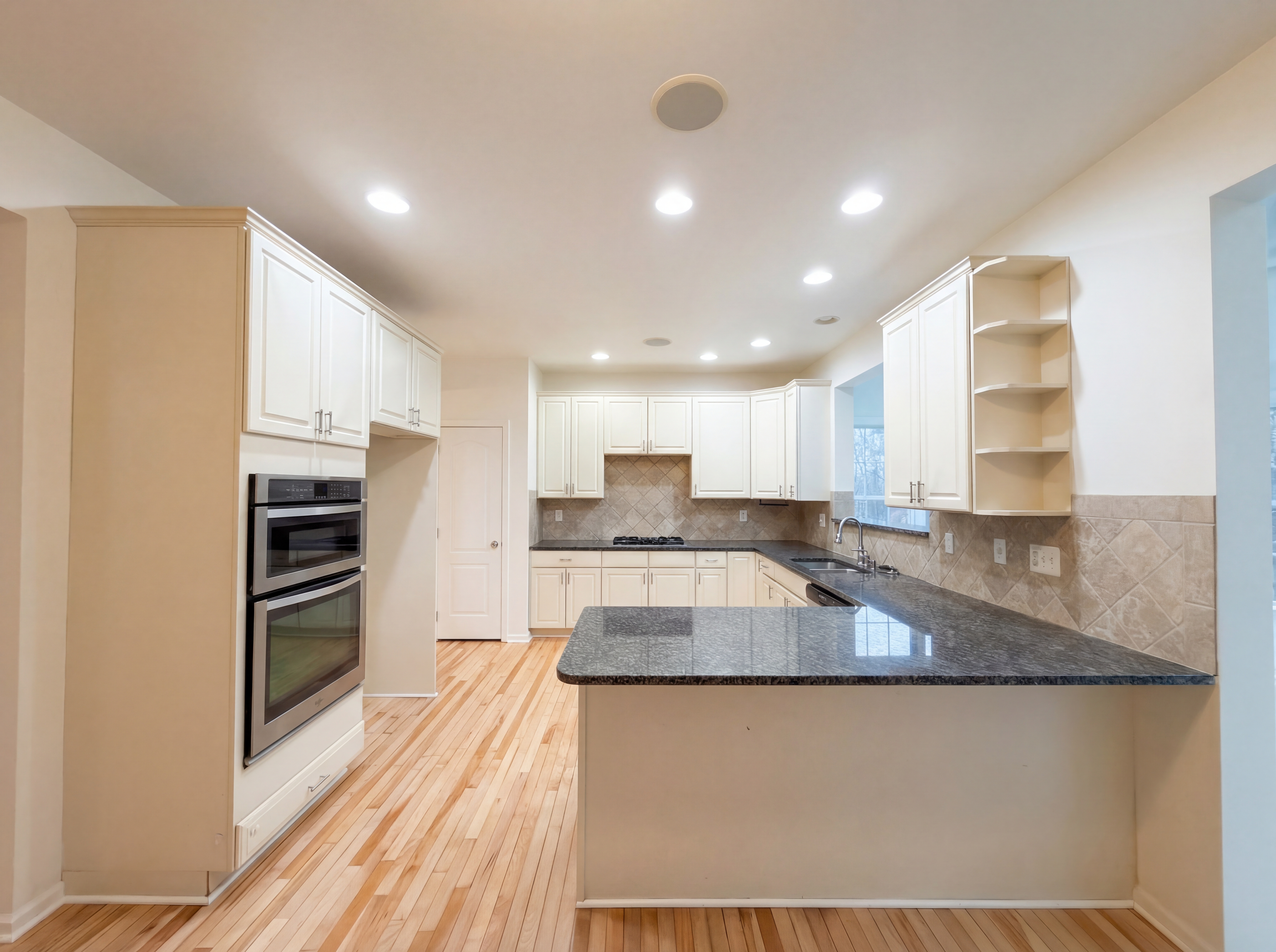 Photo 2 of 26 of 4012 Bridle Ridge Rd, Upper Marlboro, MD