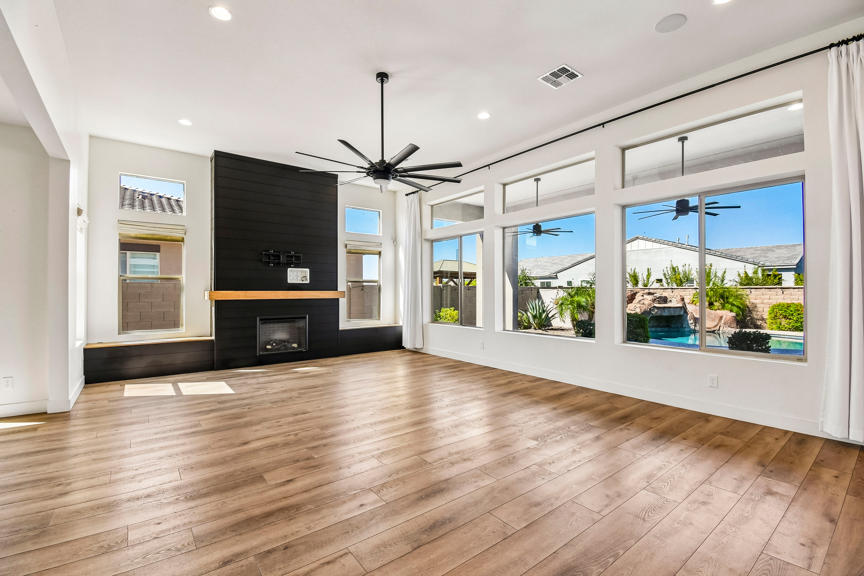 Photo 3 of 32 of 6138 S Granite St, Gilbert, AZ