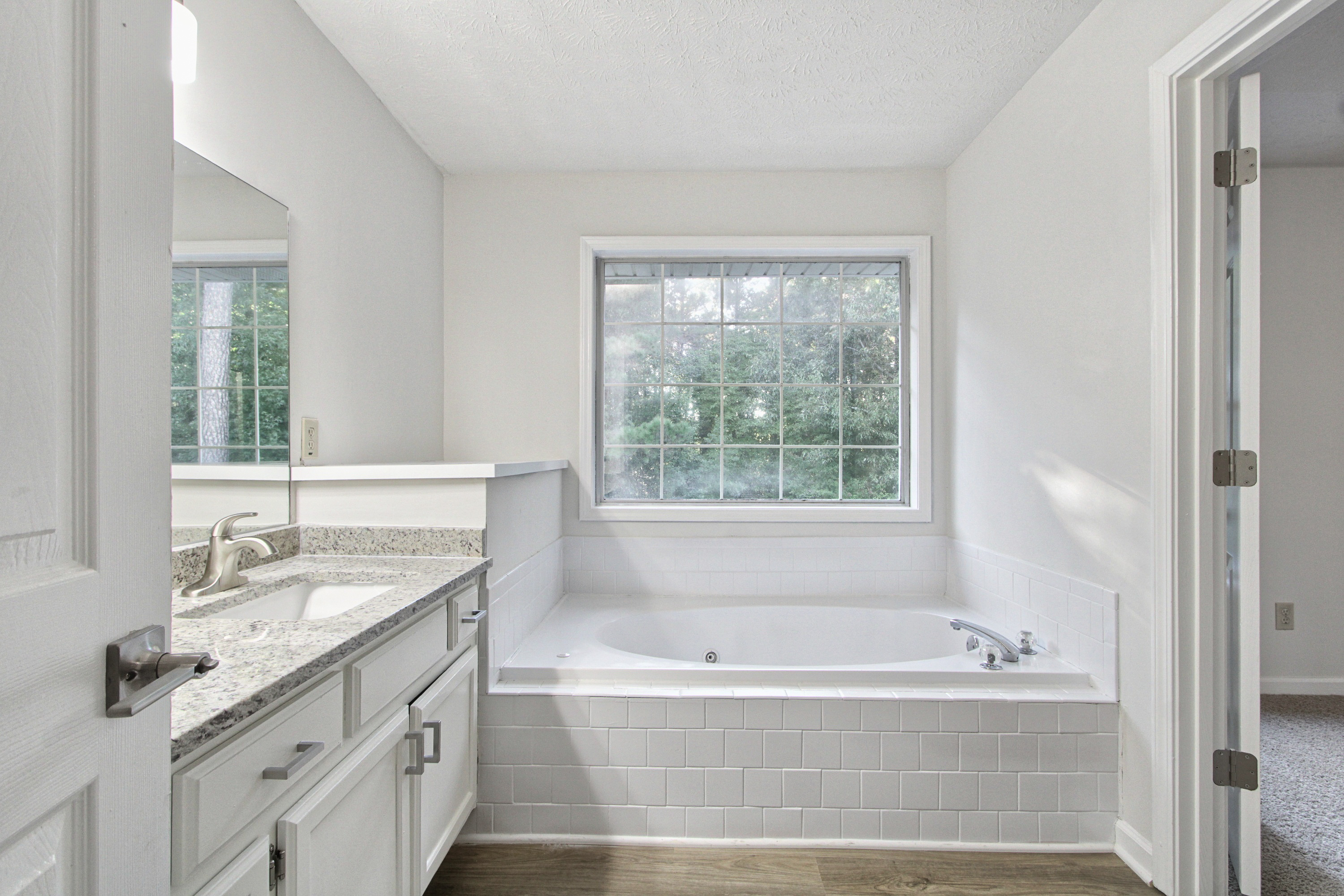 Photo 17 of 34 of 6833 Sarah Jane Ln, Riverdale, GA