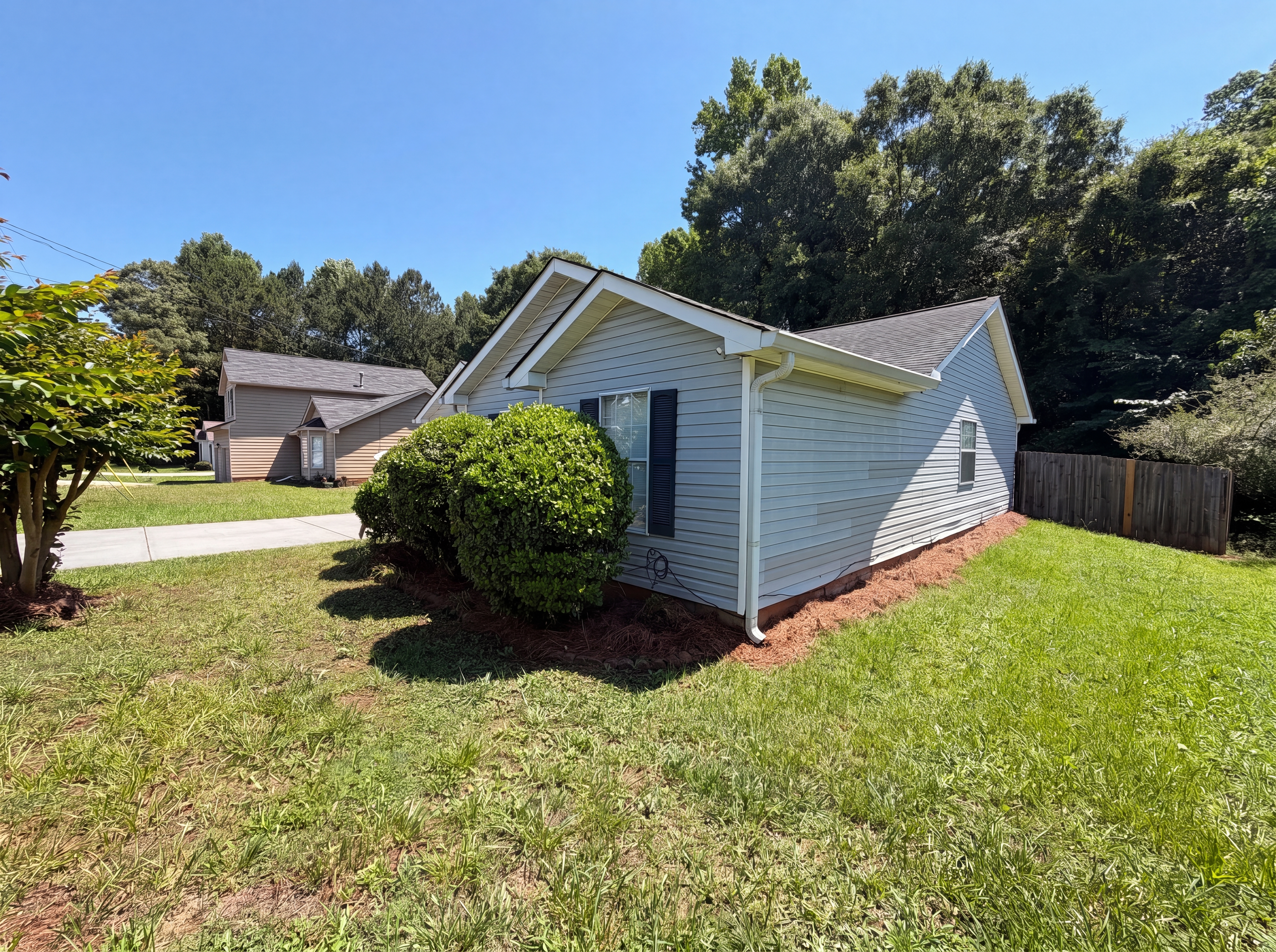 Photo 14 of 19 of 3167 River Oak Rd, Decatur, GA