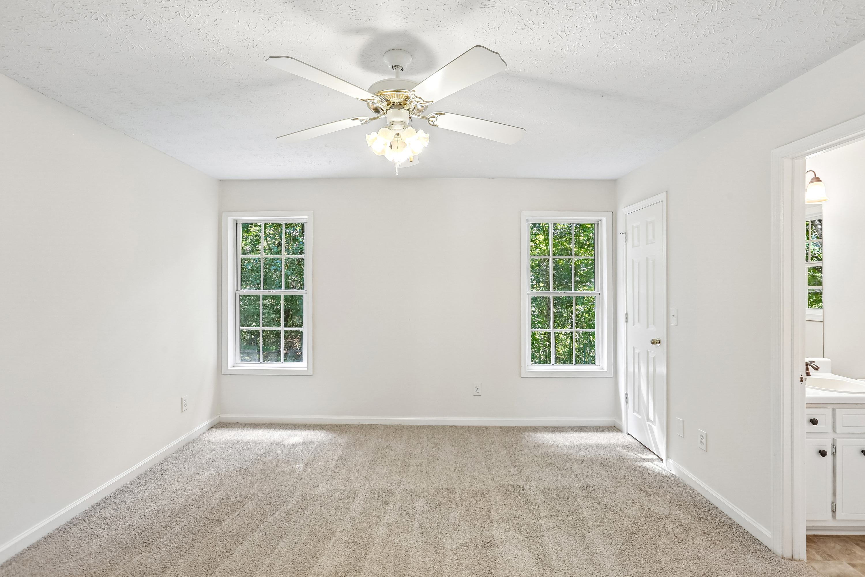 Photo 17 of 47 of 5511 Pond Mill Ct, Flowery Branch, GA