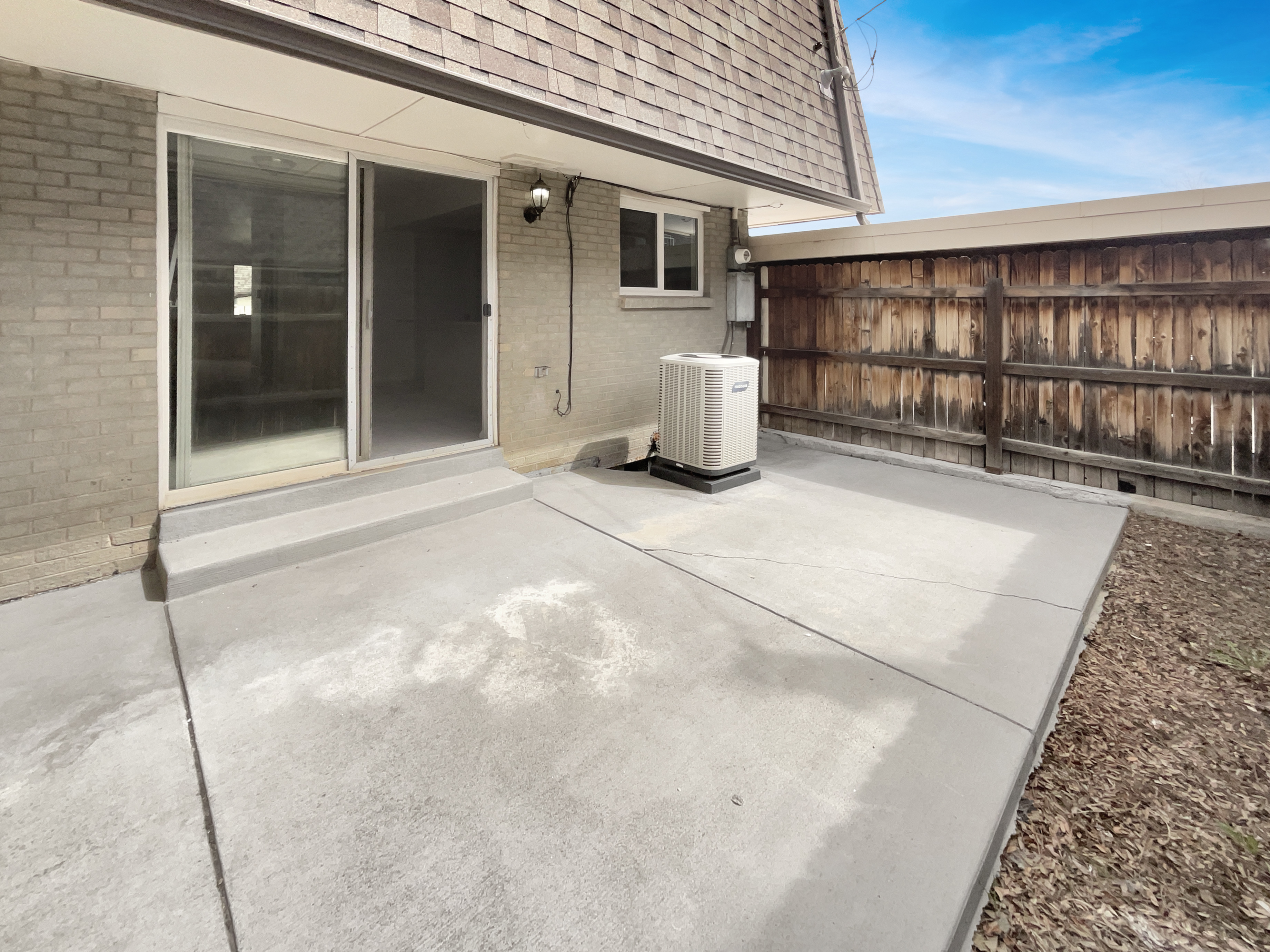 Photo 8 of 24 of 11422 W 17th Pl, Lakewood, CO