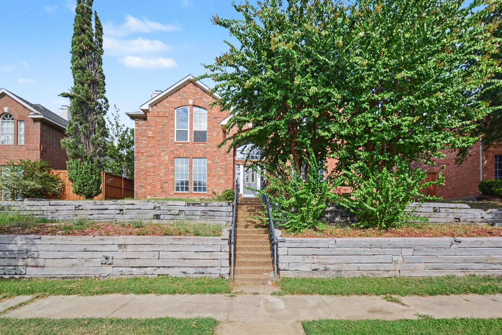 Photo 23 of 50 of 2406 Manchester Dr, Carrollton, TX