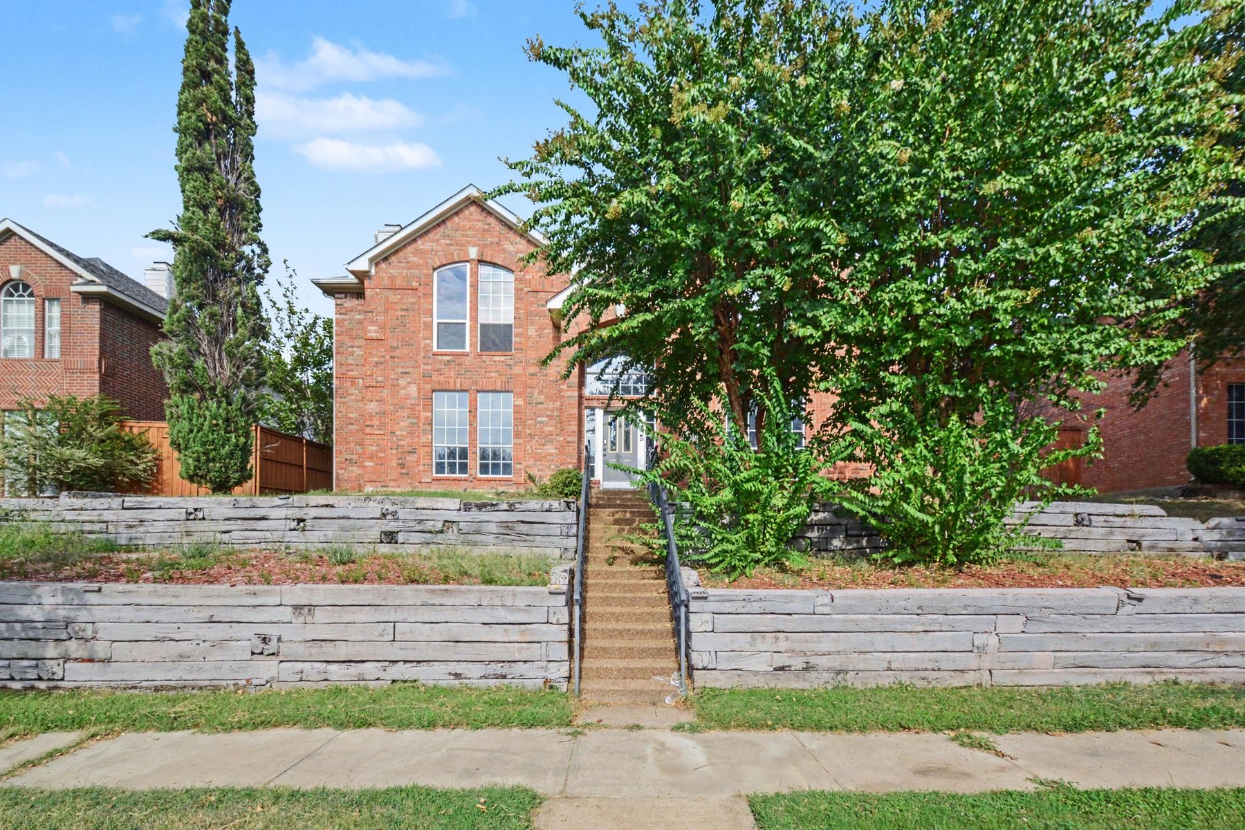 Photo 1 of 2406 Manchester Dr