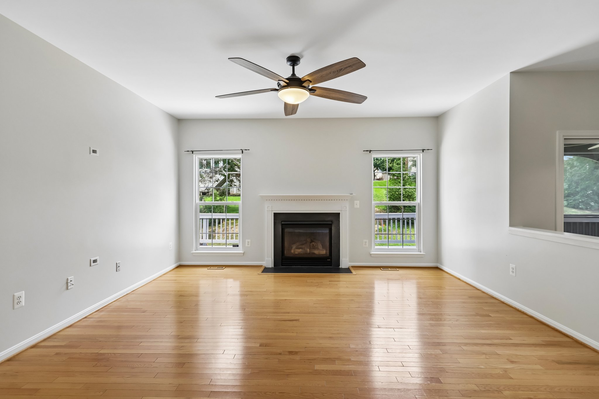 Photo 3 of 48 of 6046 Persinger House Ct, Manassas, VA