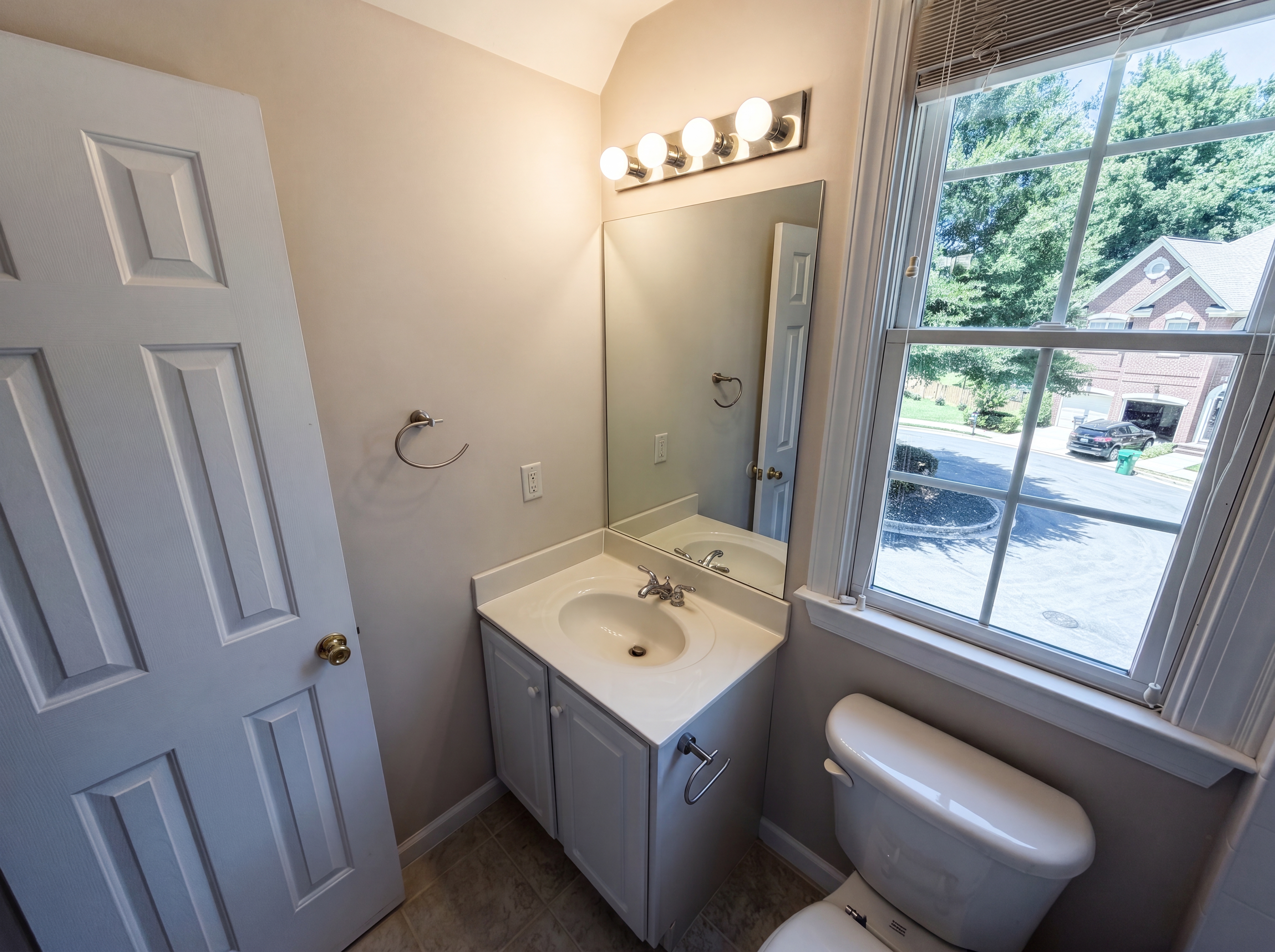 Photo 20 of 38 of 1231 Dunwoody Village Dr, Atlanta, GA