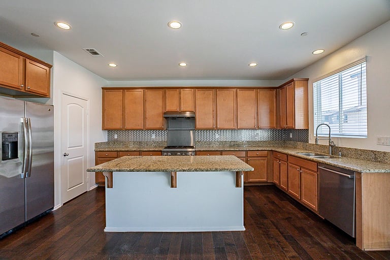 Photo 2 of 34 - 34925 Lava Tree Ln, Winchester, CA 92596