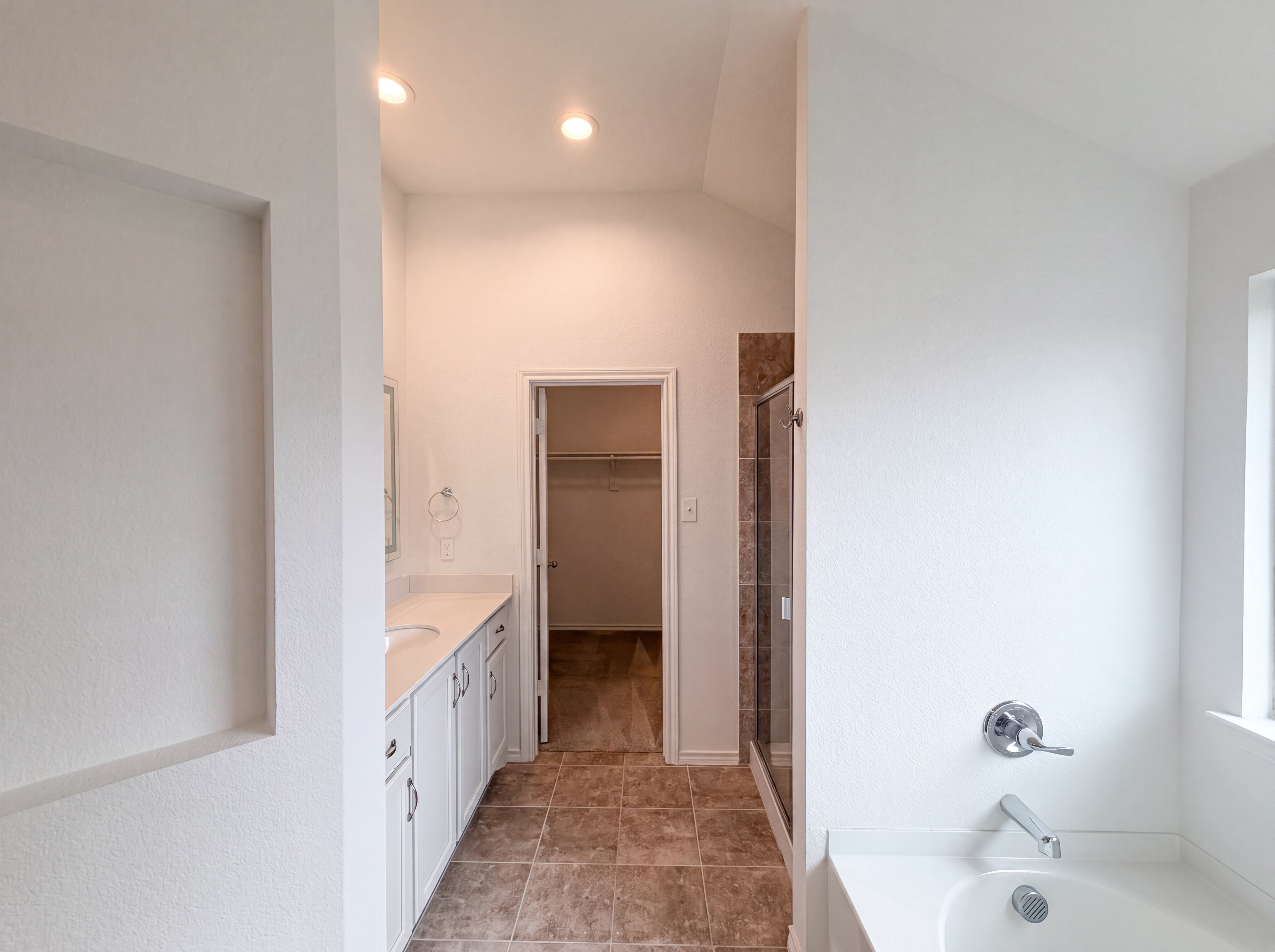 Photo 15 of 19 of 1631 Glade Meadows Dr, Joshua, TX