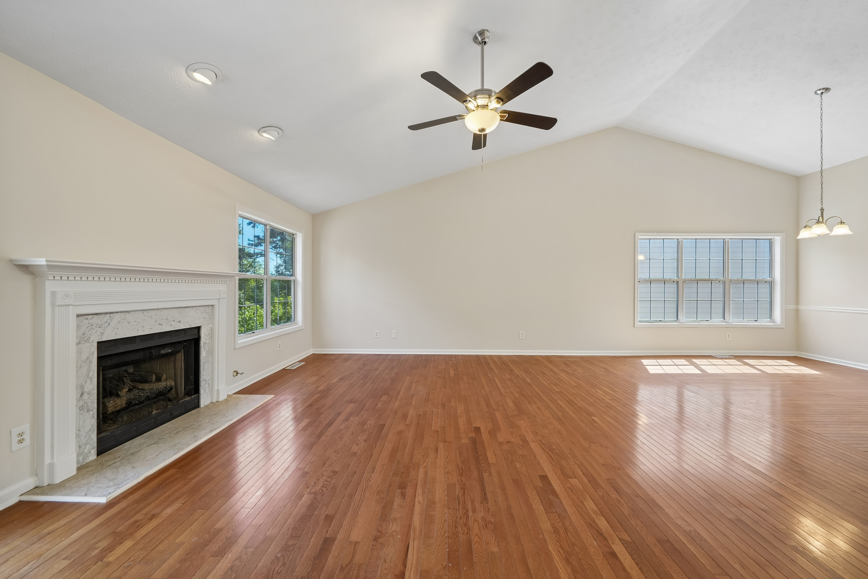 Photo 8 of 37 of 3493 Dunbar Ln, Suwanee, GA