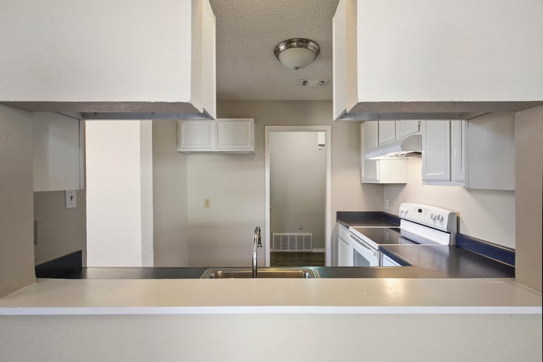 Photo 16 of 29 - 6800 Running Creek Dr, Arlington, TX 76001